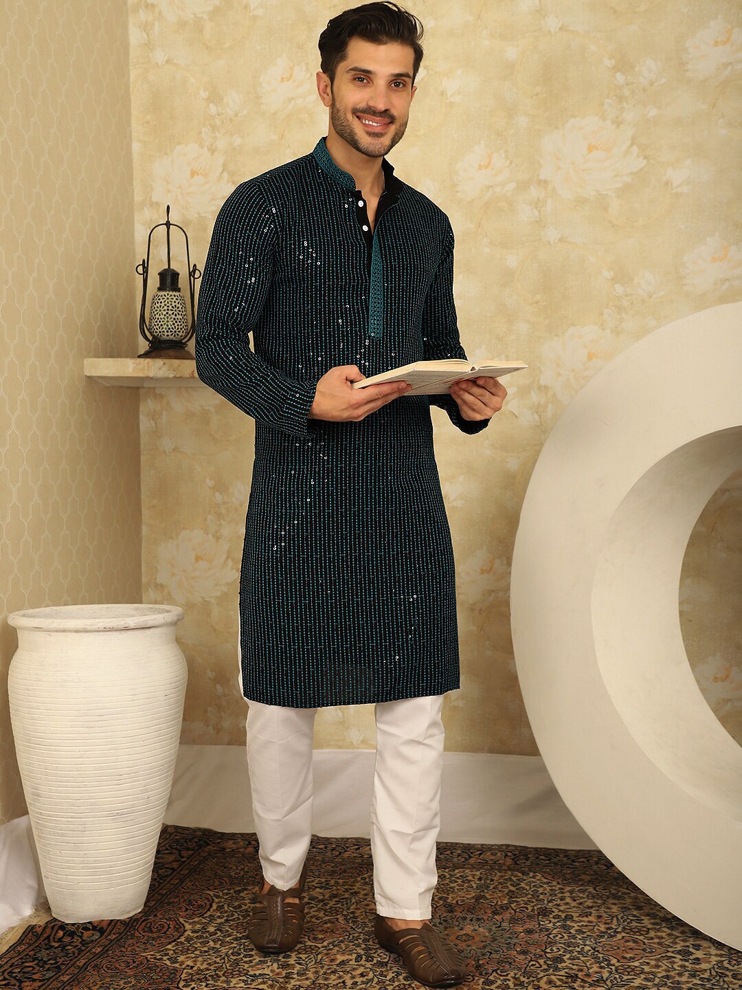 

Jompers Chikankari Embroidered Straight Kurta with Pyjamas, Black