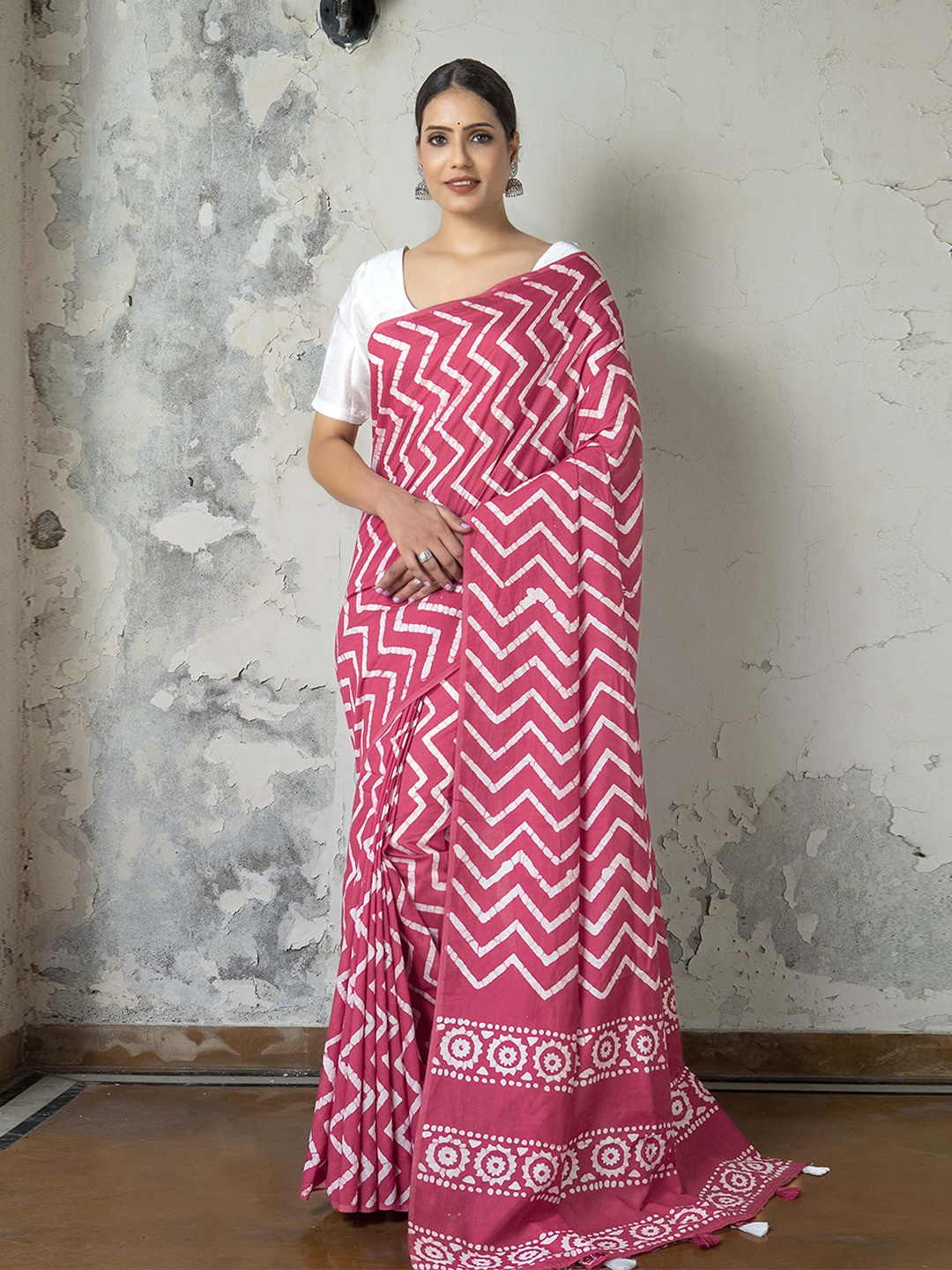 

Stylefables Kimaya Chevron Printed Saree, Pink