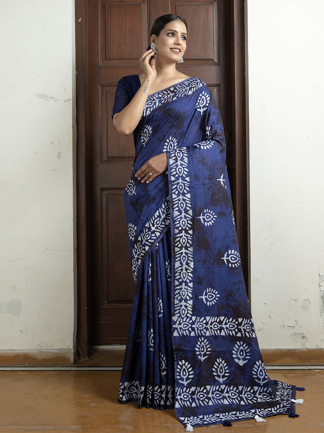 

Stylefables Batik Printed Pure Cotton Saree, Blue