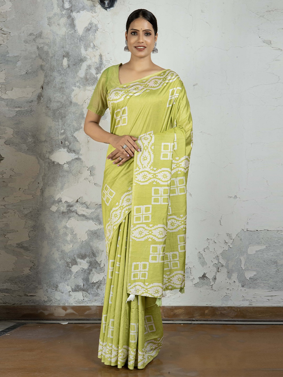 

Stylefables Geometric Printed Pure Cotton Saree, Green