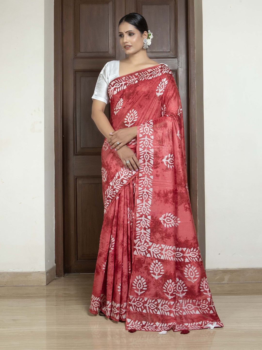 

Stylefables Batik Printed Pure Cotton Saree, Red