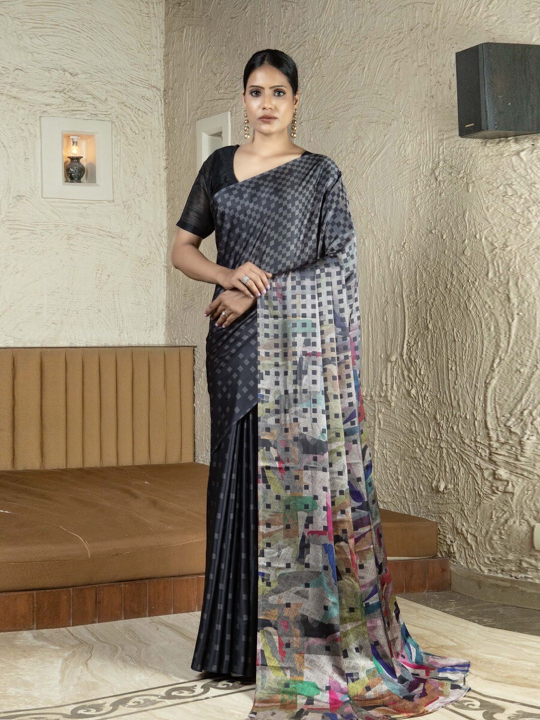 

Stylefables Geometric Printed Satin Saree, Grey