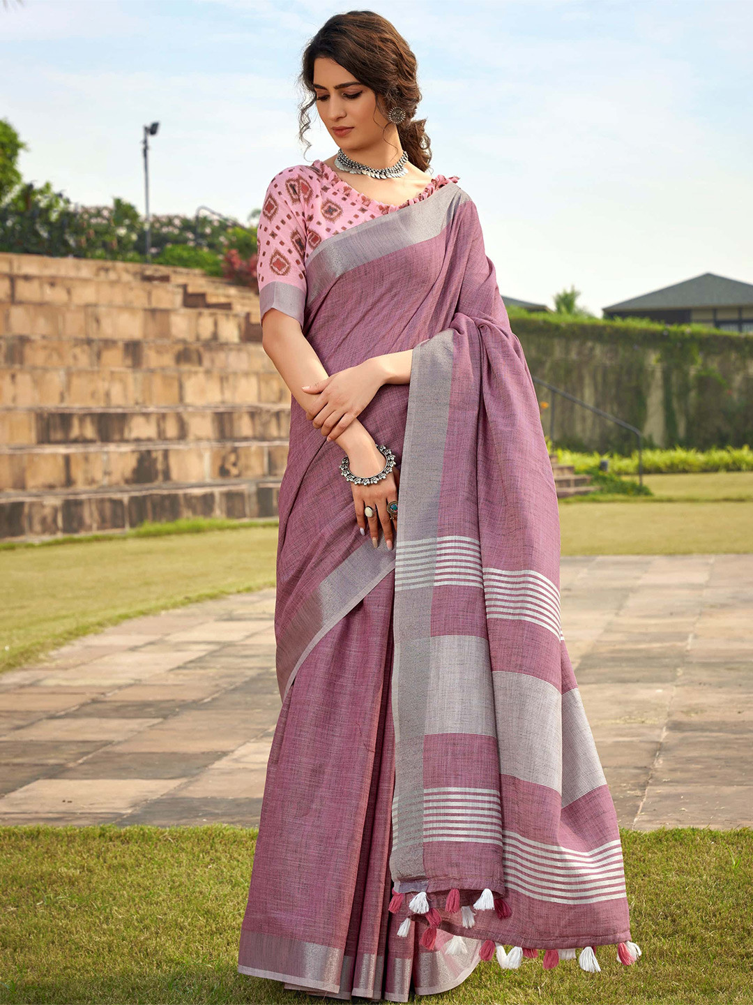 

Stylefables Zari Pure Linen Saree, Pink