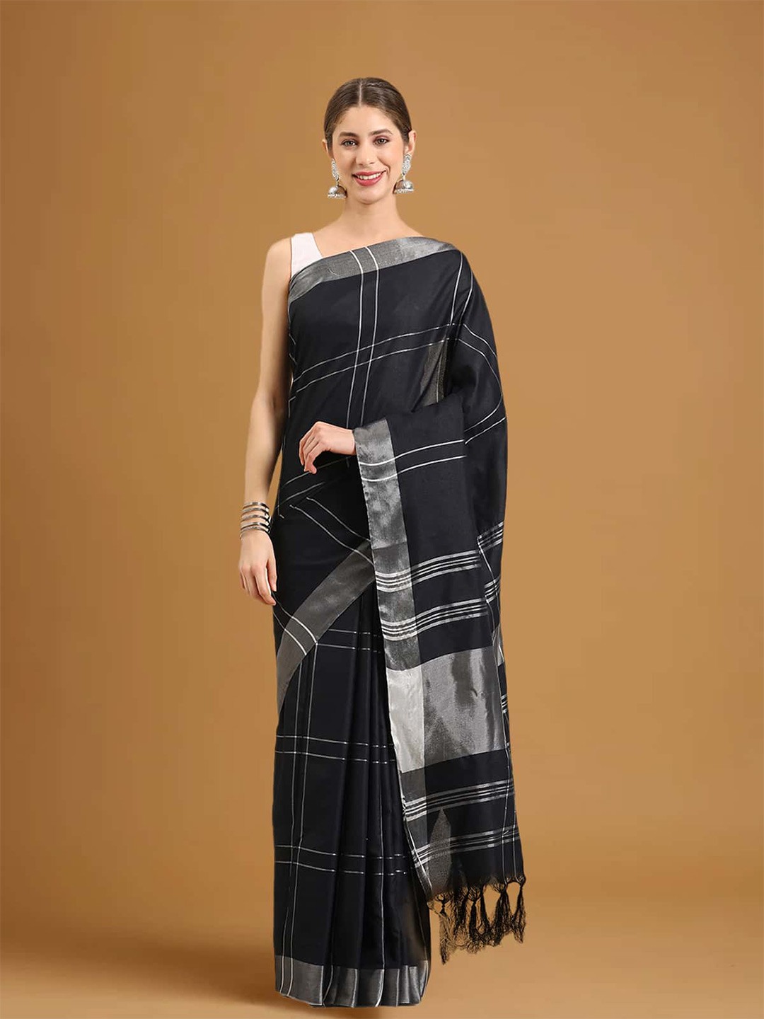 

Stylefables Checked Pure Cotton Saree, Black