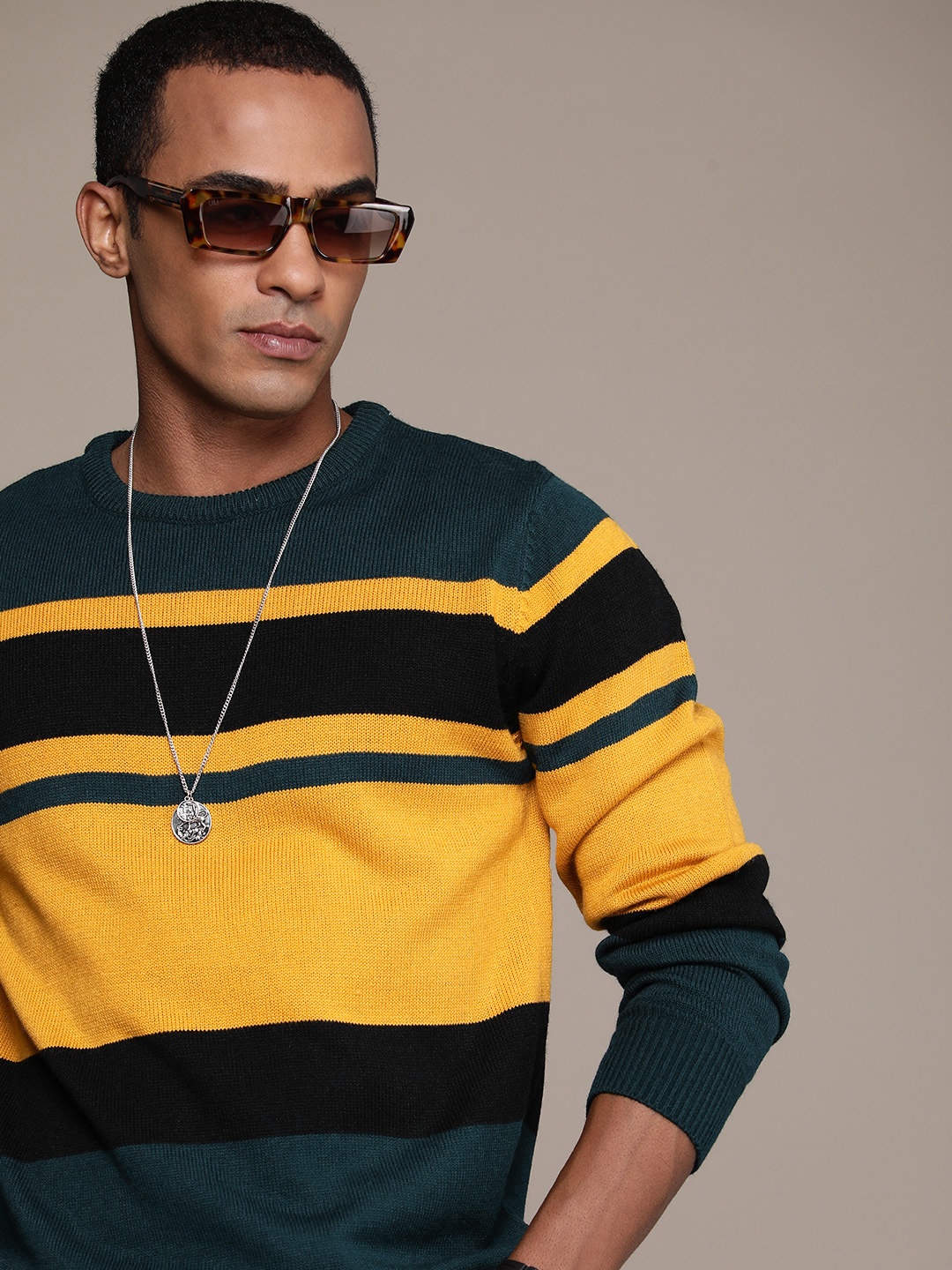 

Roadster Men Colourblocked Pullover Sweater, Navy blue