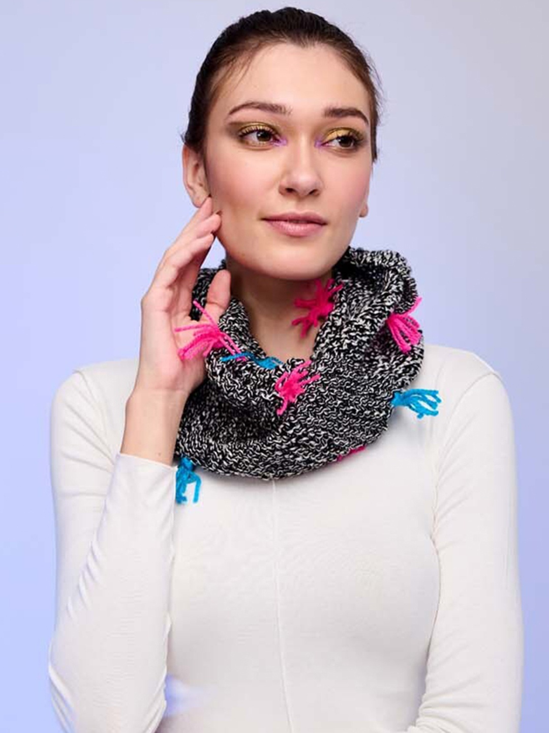

Zanaash Self Design Woollen Scarf, Black