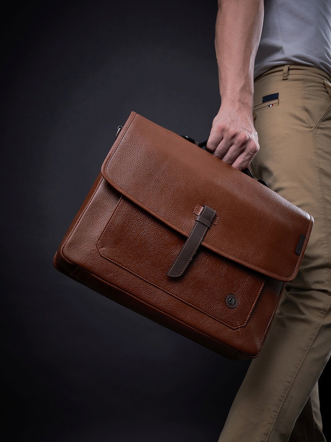 

Tortoise Unisex Textured Leather Laptop Bag Up to 15 inch Laptop Bag, Brown
