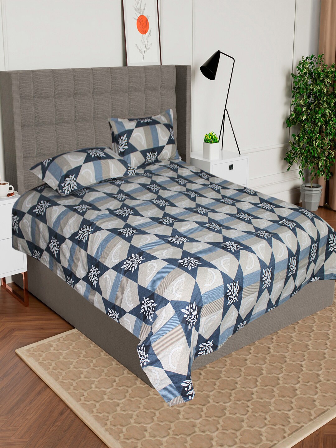 

AVI Grey & Blue Geometric 180 TC King Bedsheet with 2 Pillow Covers