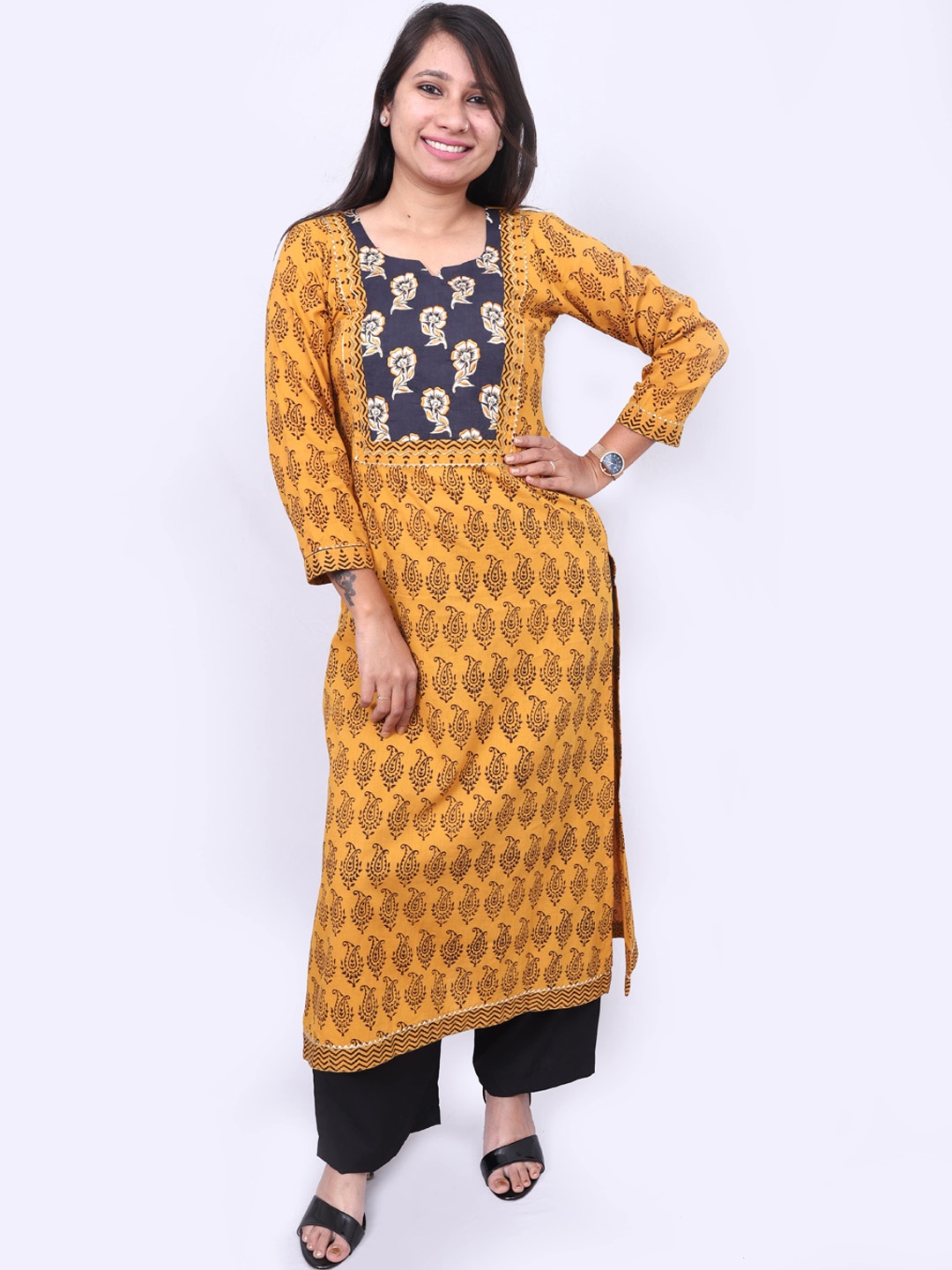 

WEAVERS SAGA Ethnic Motif Printed Straight Kurta, Mustard