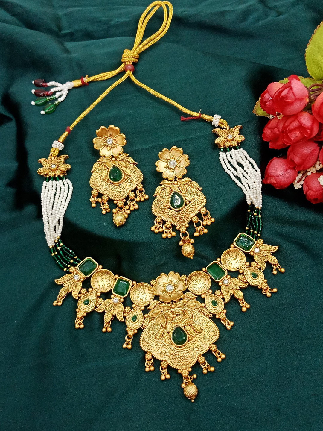 

AASHISH IMITATION Gold-Plated Kundan-Studded & Beaded Jewellery Set