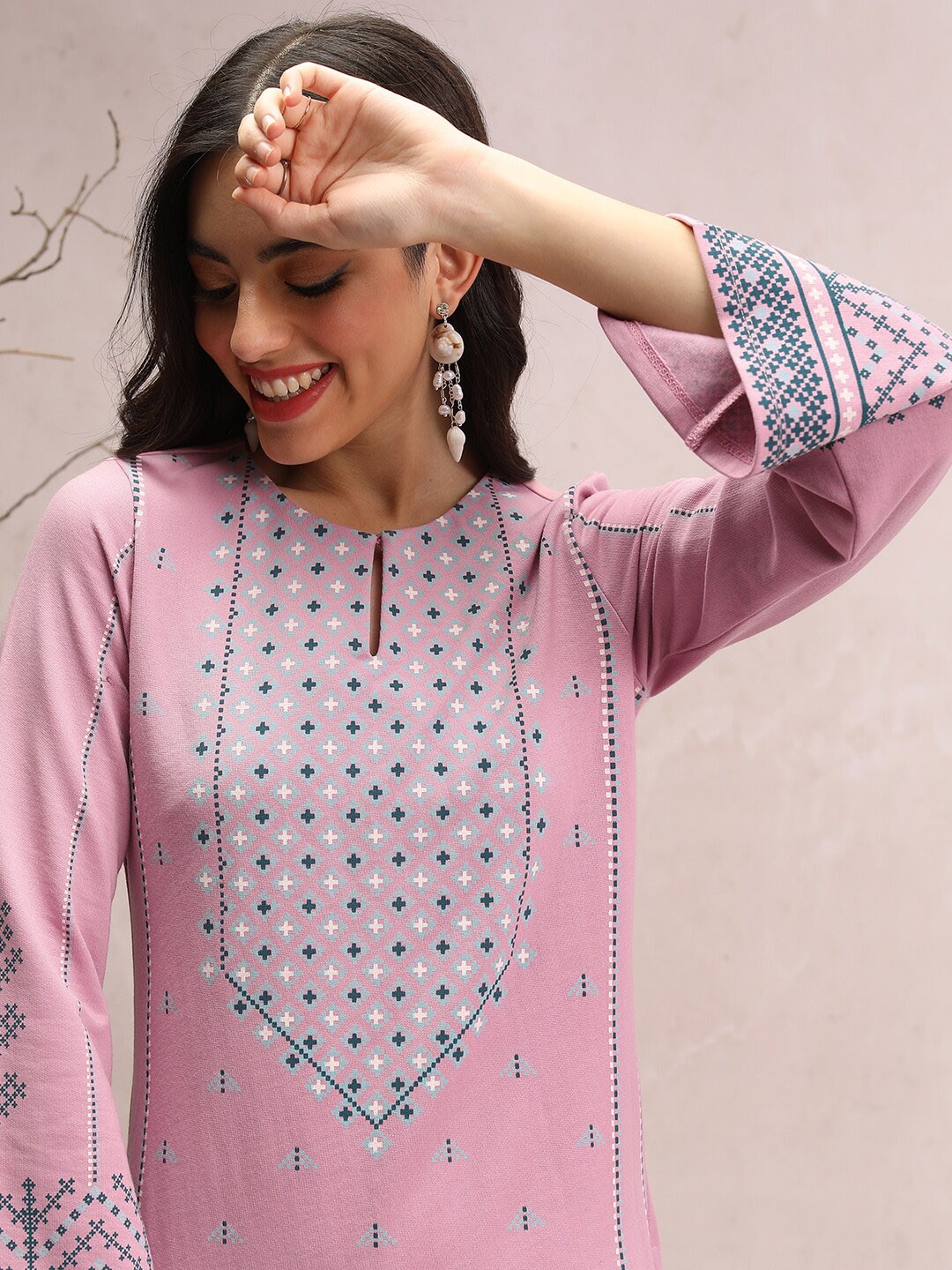 

Vishudh Ethnic Motifs Printed Keyhole Neck Straight Kurta, Pink