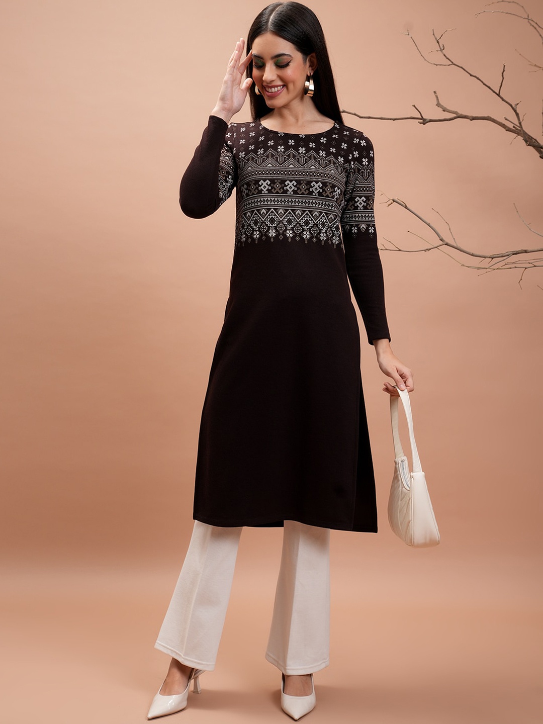 

Vishudh Brown Geometric Printed Long Sleeves Straight Kurta
