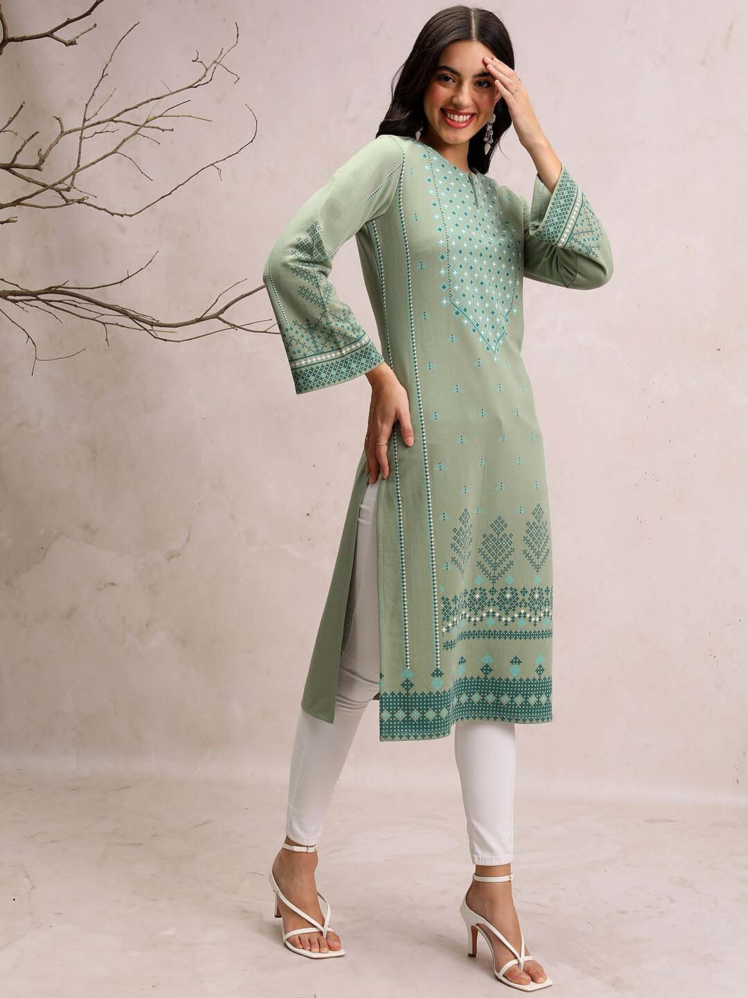 

Vishudh Winter Floral Printed Keyhole Neck Kurta, Green