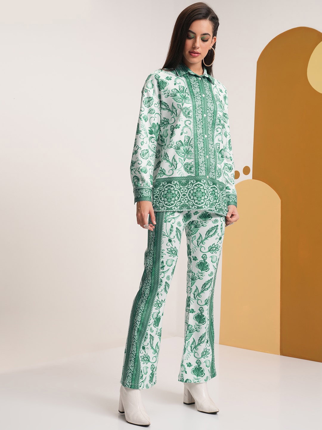 

Vishudh Floral Printed Long Sleeves Shirt With Trousers, White