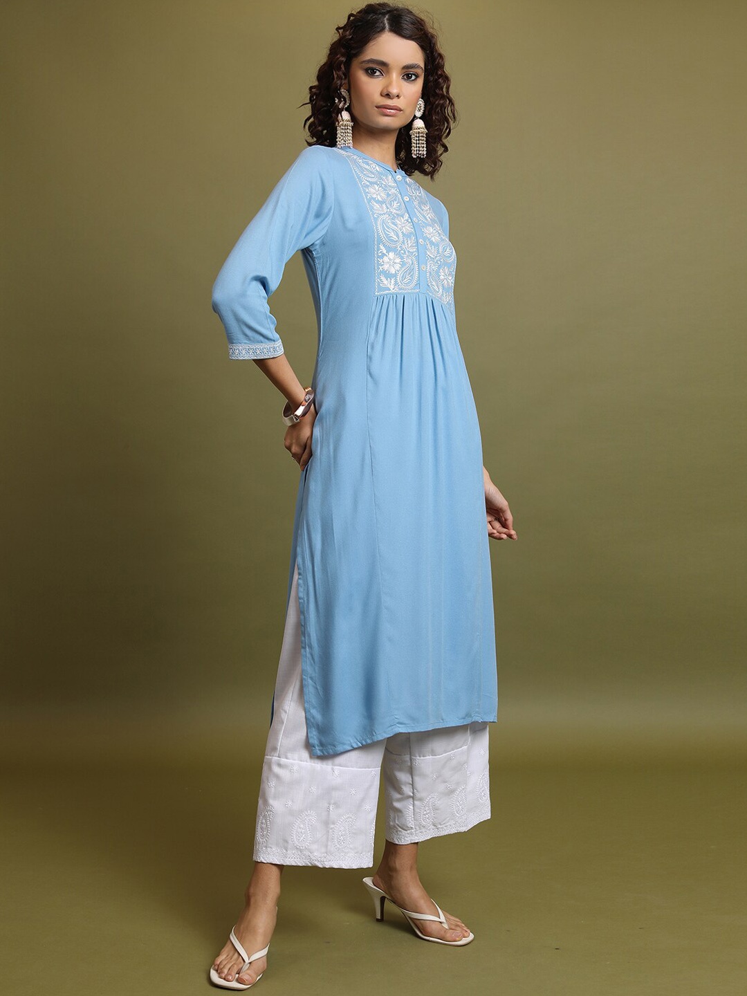 

Vishudh Ethnic Motifs Yoke Design Mandarin Collar Panelled Thread Work Straight Kurta, Blue