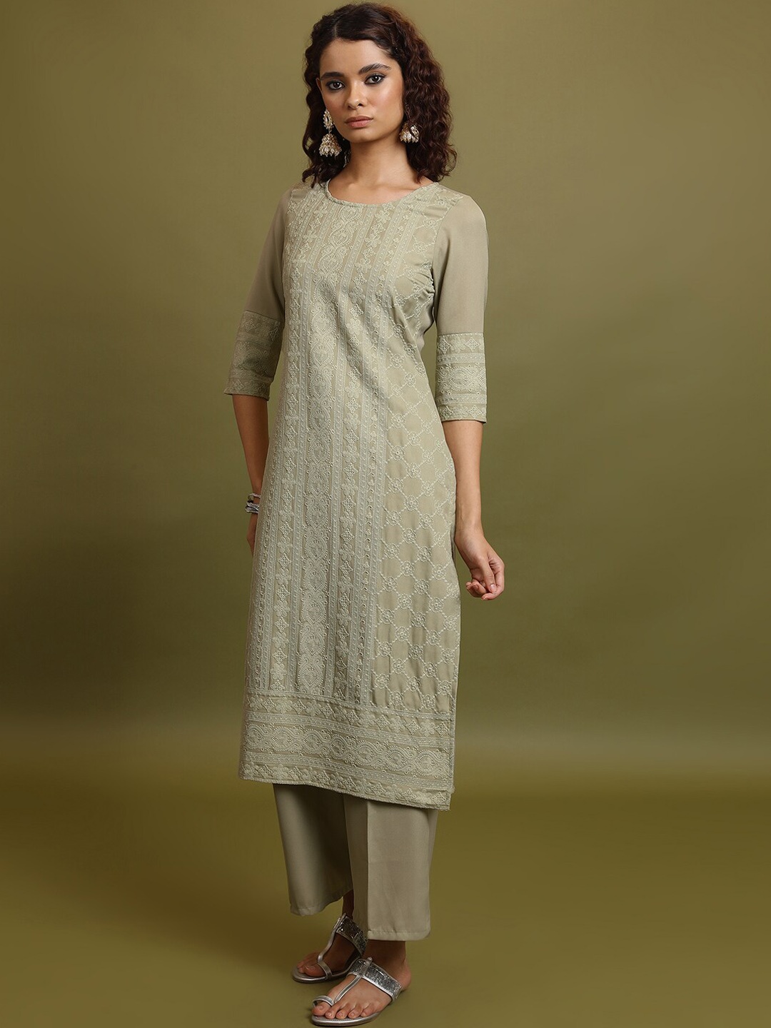 

Vishudh Green Ethnic Motifs Embroidered Regular Kurta With Palazzos