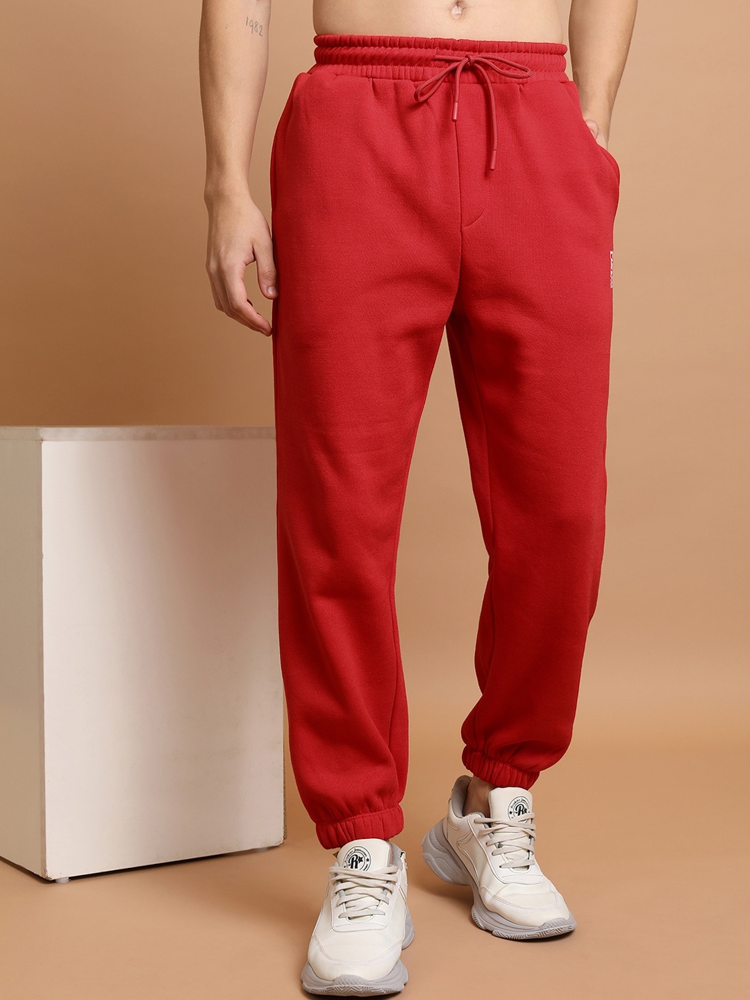 

HIGHLANDER Men Straight Fit Mid-Rise Joggers, Red