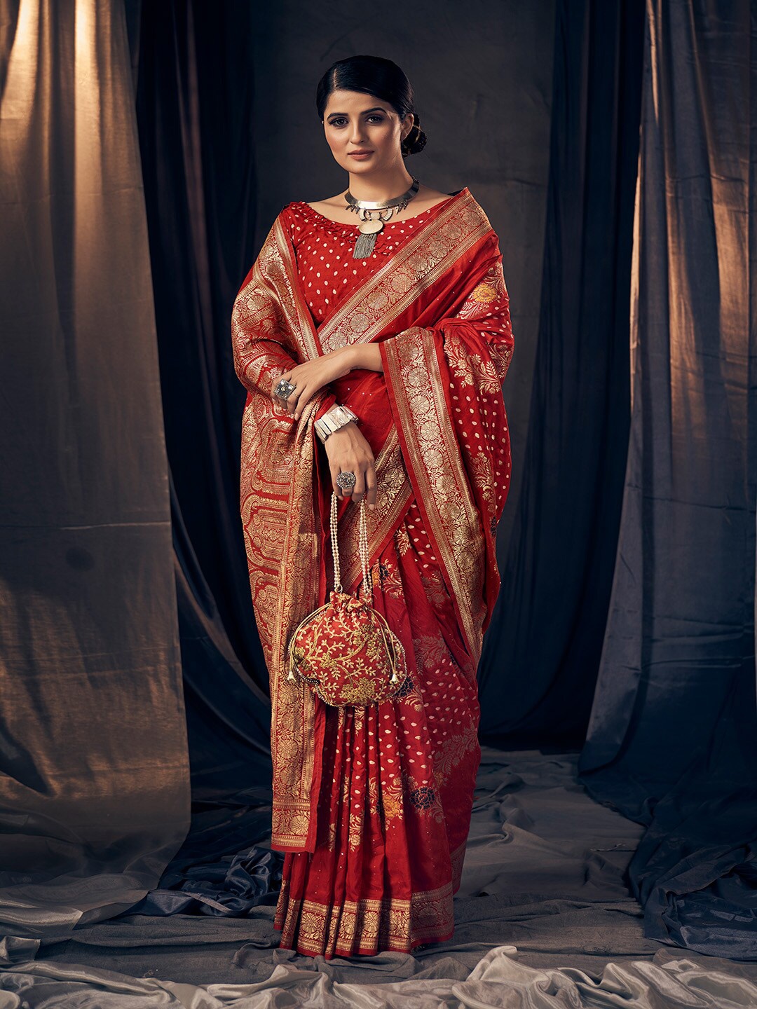 

Kalapushpi Red Silk Blend Banarasi Saree