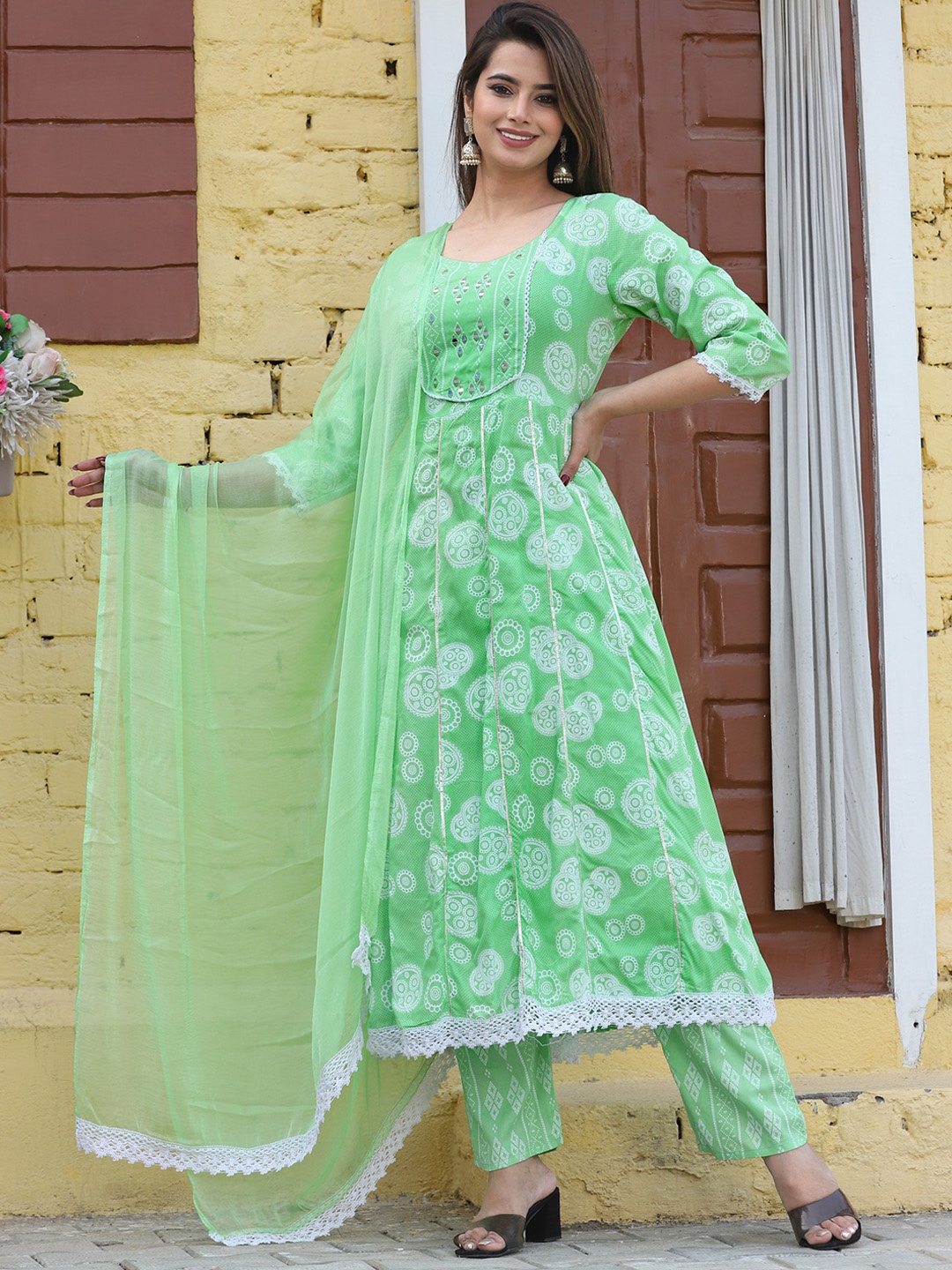

SINGNI Ethnic Motifs Printed Kurta & Trousers With Dupatta, Green