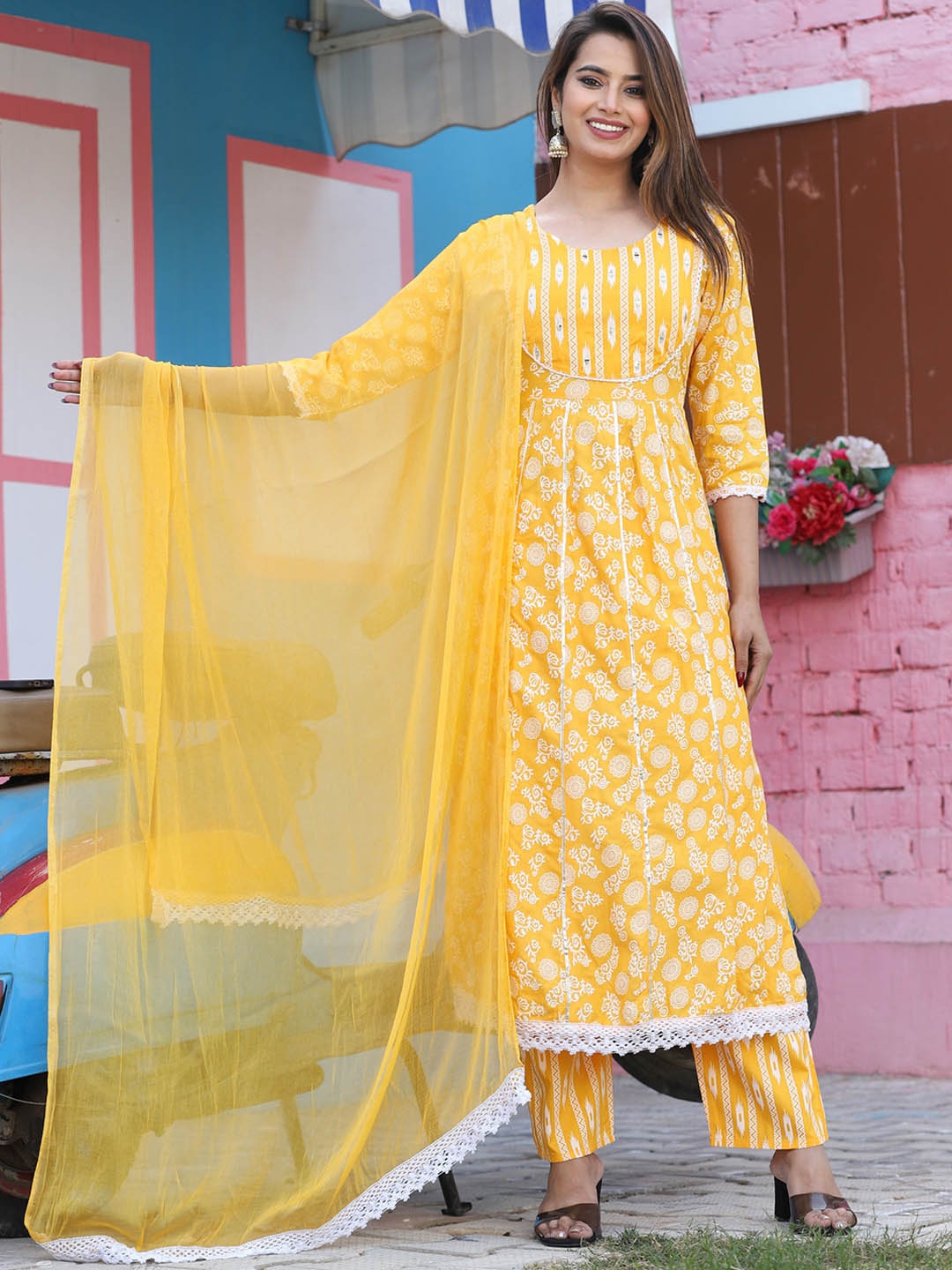 

SINGNI Ethnic Motifs Printed Kurta & Trousers With Dupatta, Yellow