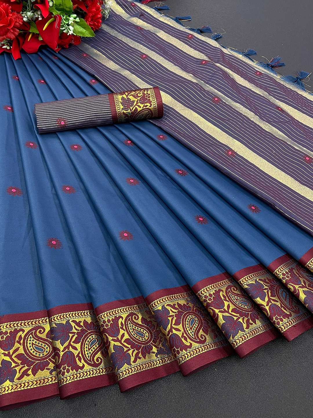 

MOLTIRA Ethnic Motifs Woven Design Zari Pure Silk Banarasi Saree, Blue