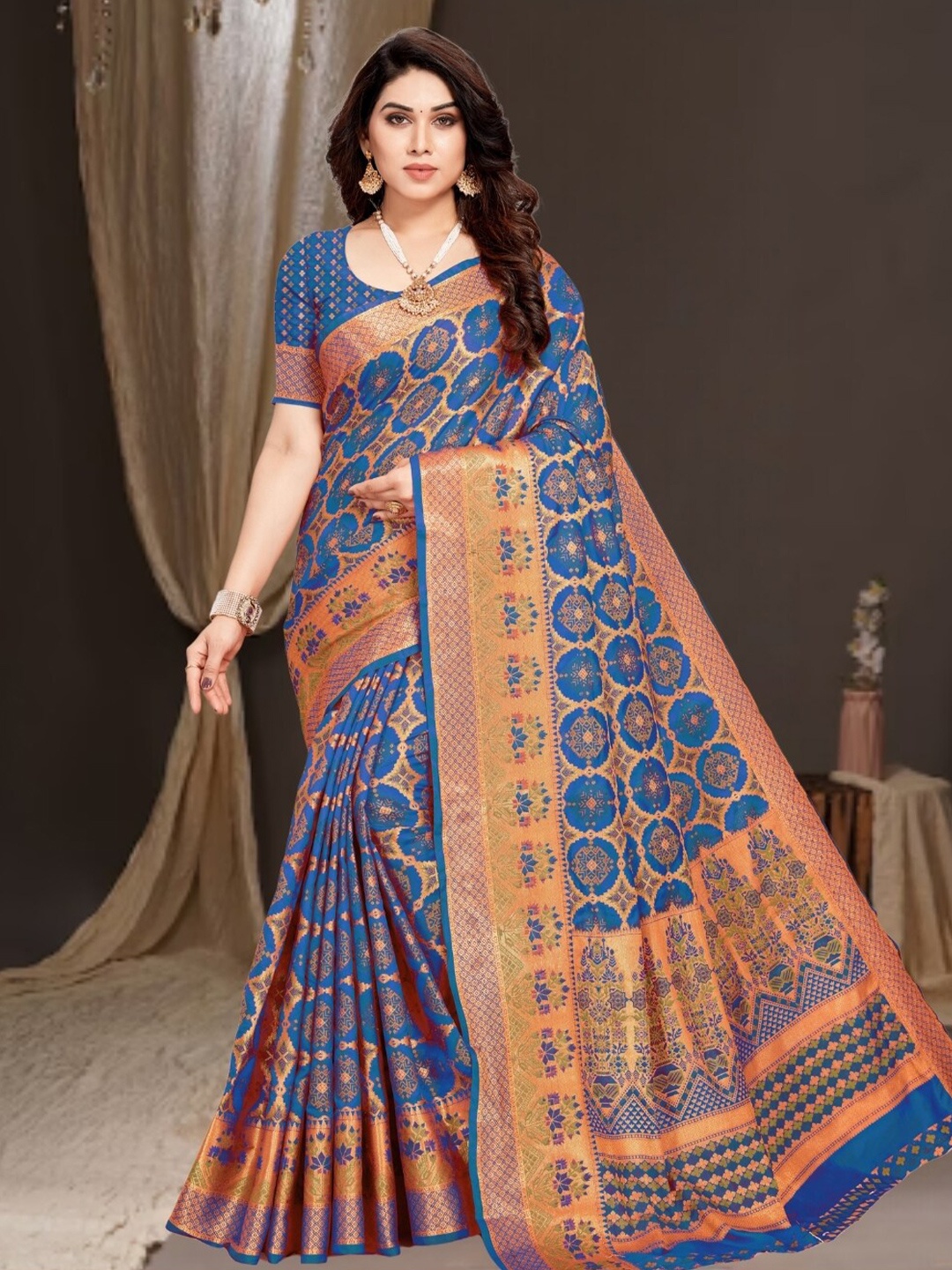 

MAGMINA Ethnic Motifs Woven Design Zari Kanjeevaram Saree, Blue