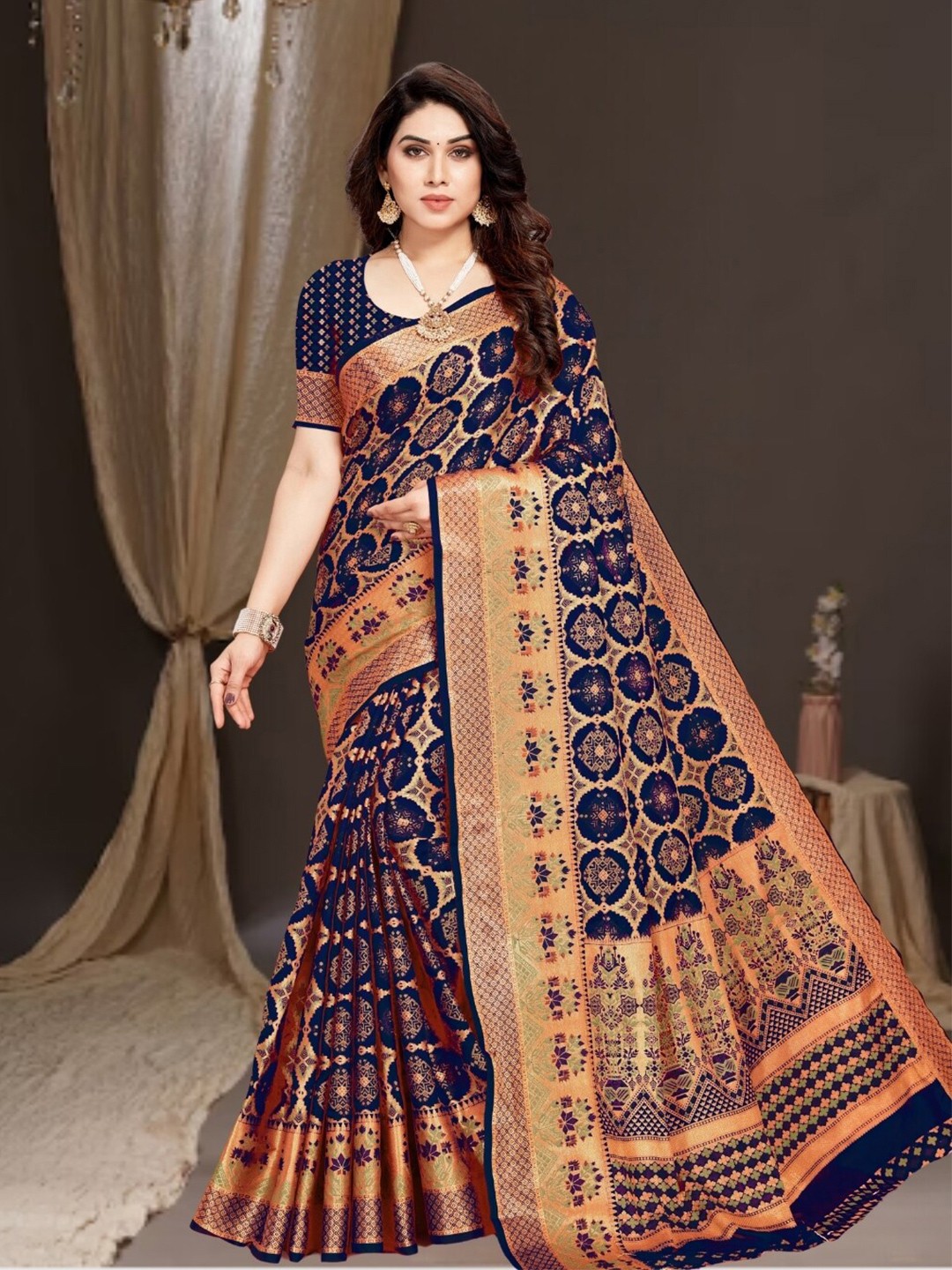 

MAGMINA Ethnic Motifs Woven Design Zari Kanjeevaram Saree, Blue
