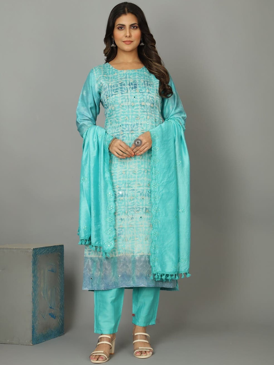 

OEQUAL Ethnic Motifs Printed Mirror Work Cotton Straight Kurta & Trousers With Dupatta, Blue