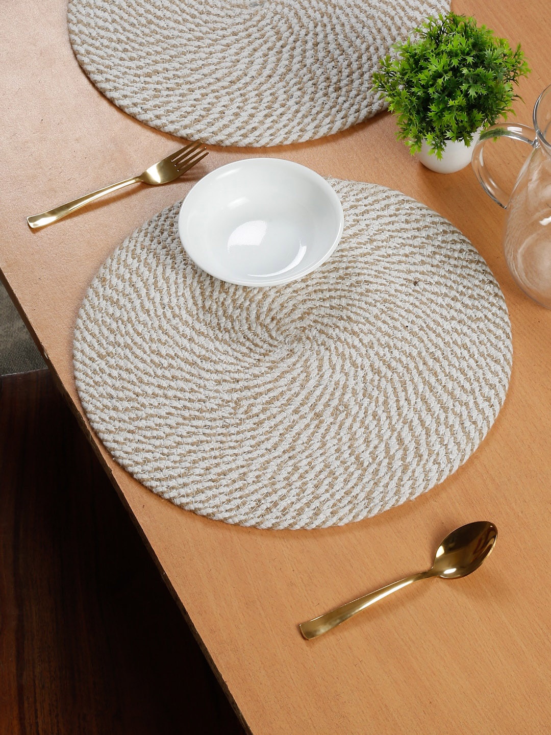 

HOSTA HOMES 2-Pcs White & Beige Self-Design Reversible Table Placemats