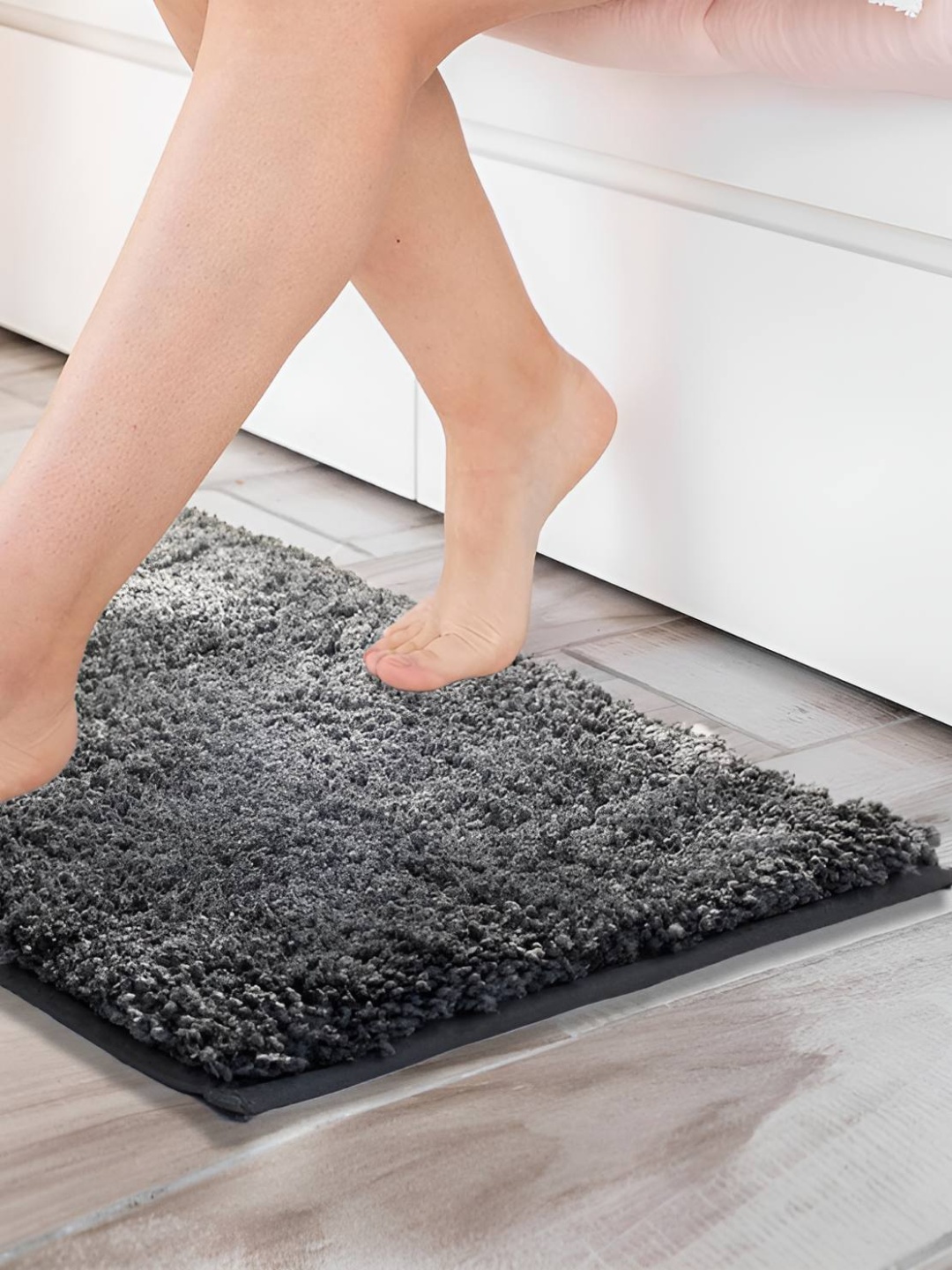 

CASA-NEST Grey Anti Skid 210 GSM Microfiber Bath Rug