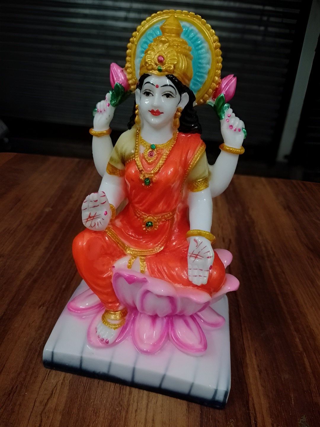 

VAMIKA HANDICRAFTS White Red Religious Idol Showpiece