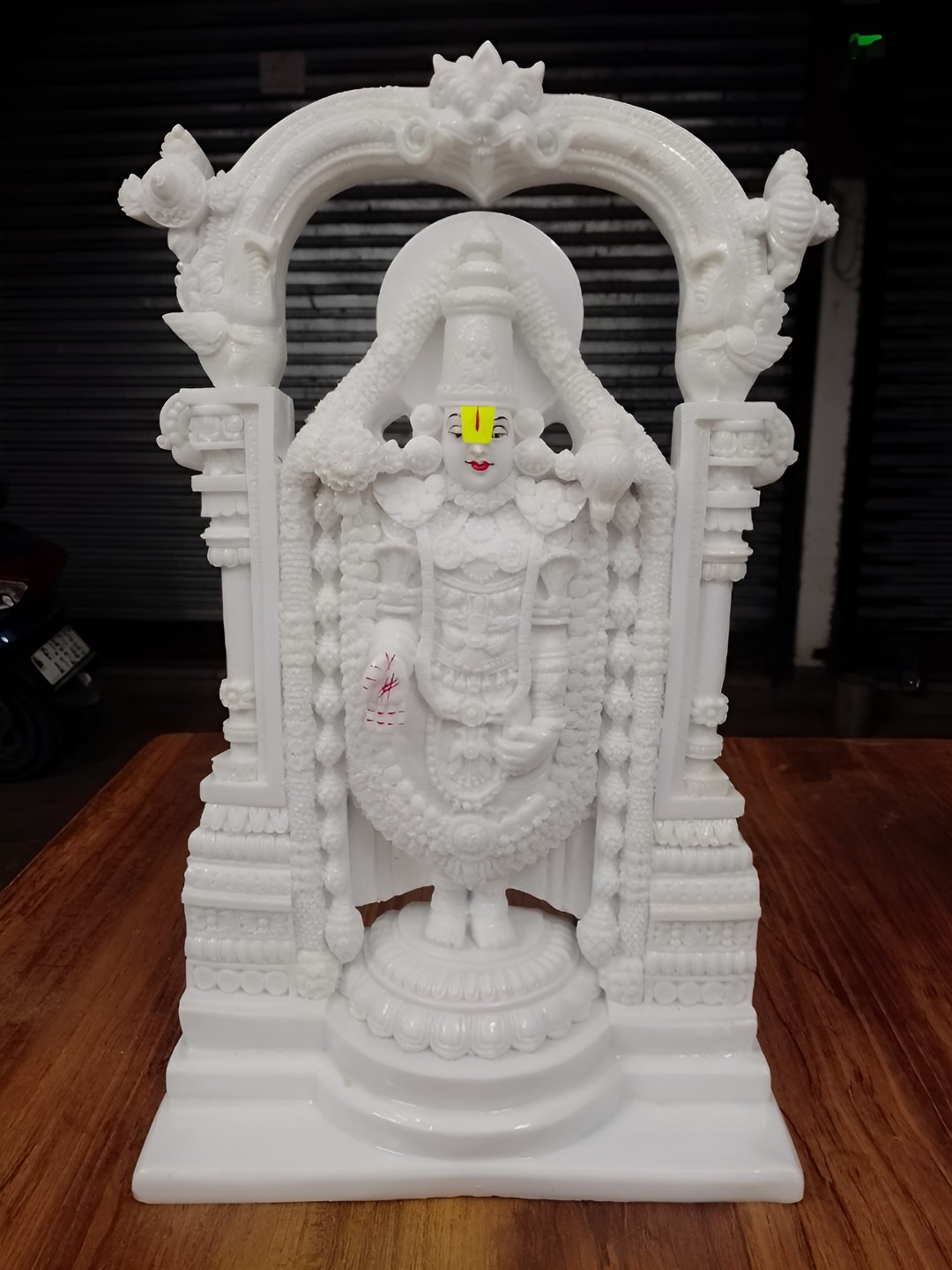 

VAMIKA HANDICRAFTS White Religious Idol Showpiece