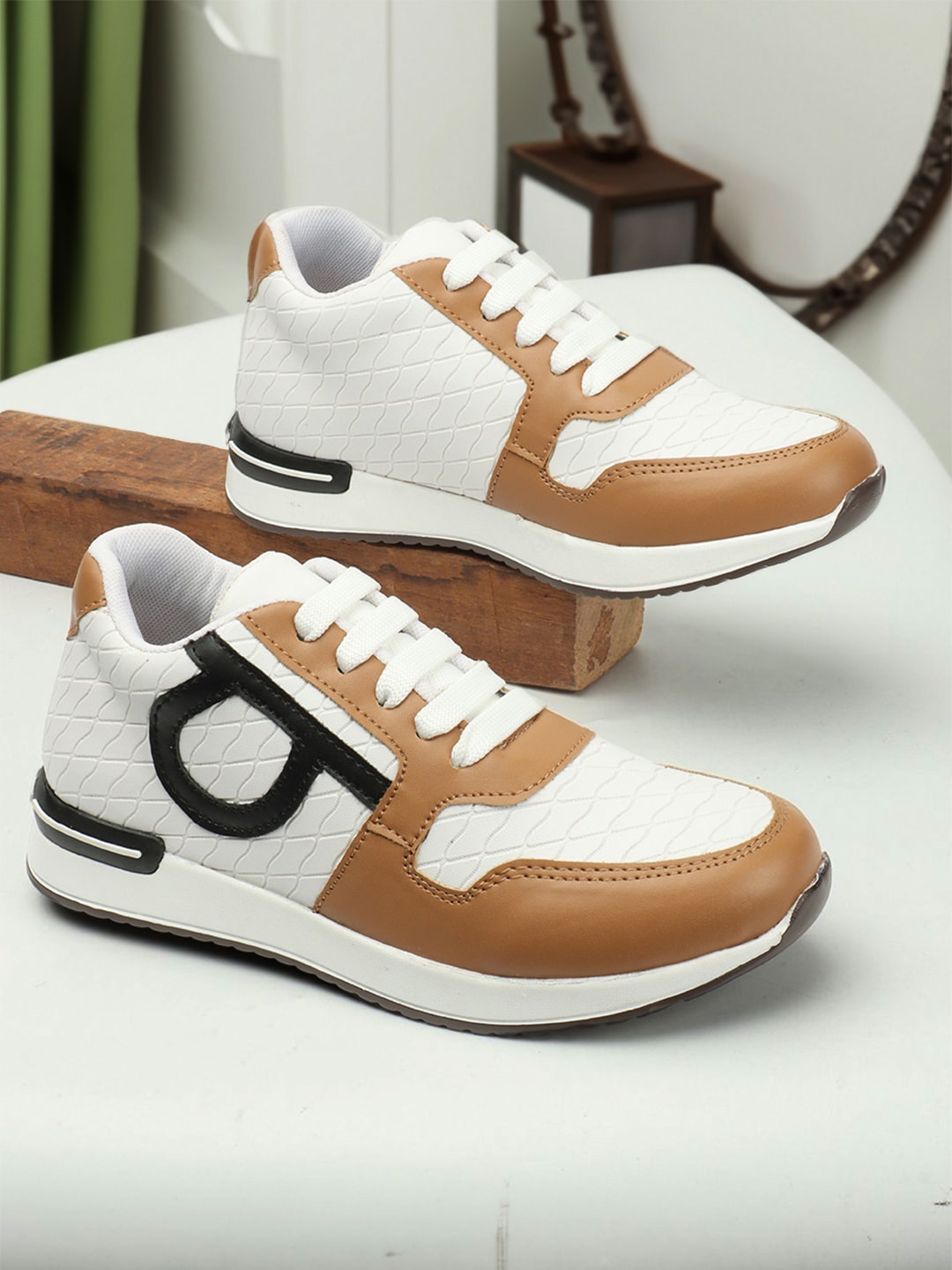 The Roadster Lifestyle Co. Women White & Brown Colorblocked Sneakers