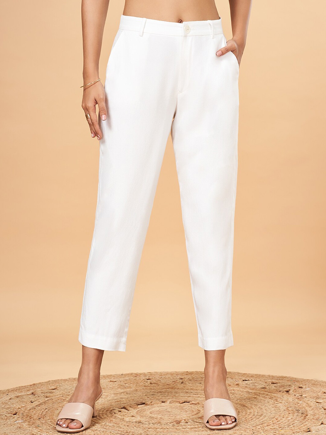 

Marigold Lane Women Mid-Rise Tapered Fit Trousers, Off white