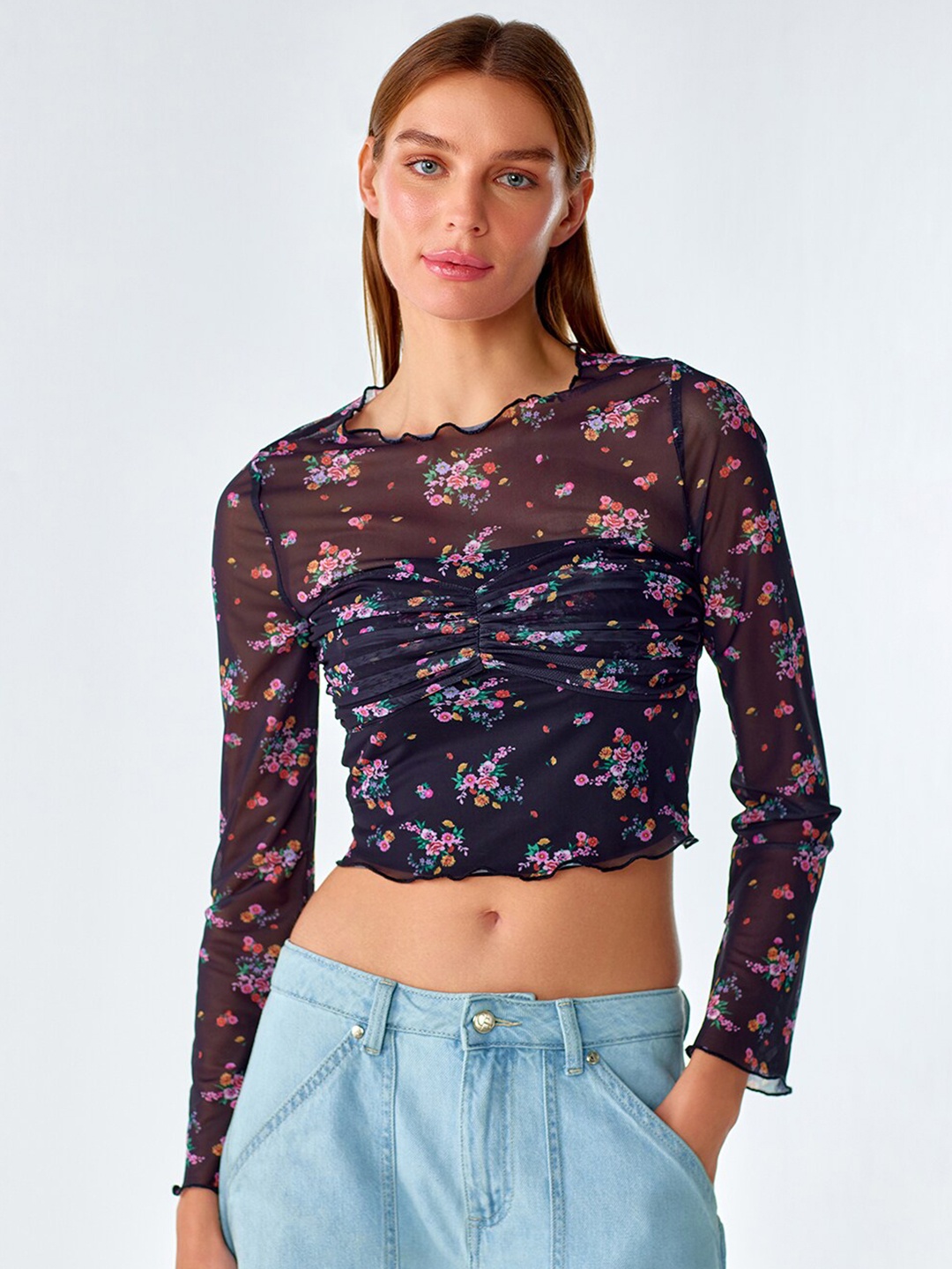 

COVER STORY Black Floral Printed Crop Top