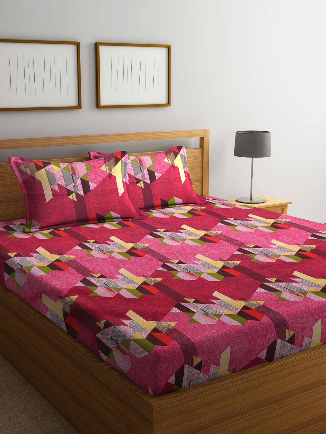 

Dhrohar Peach-Coloured Geometric Cotton 240 TC Queen Bedsheet with 2 Pillow Covers