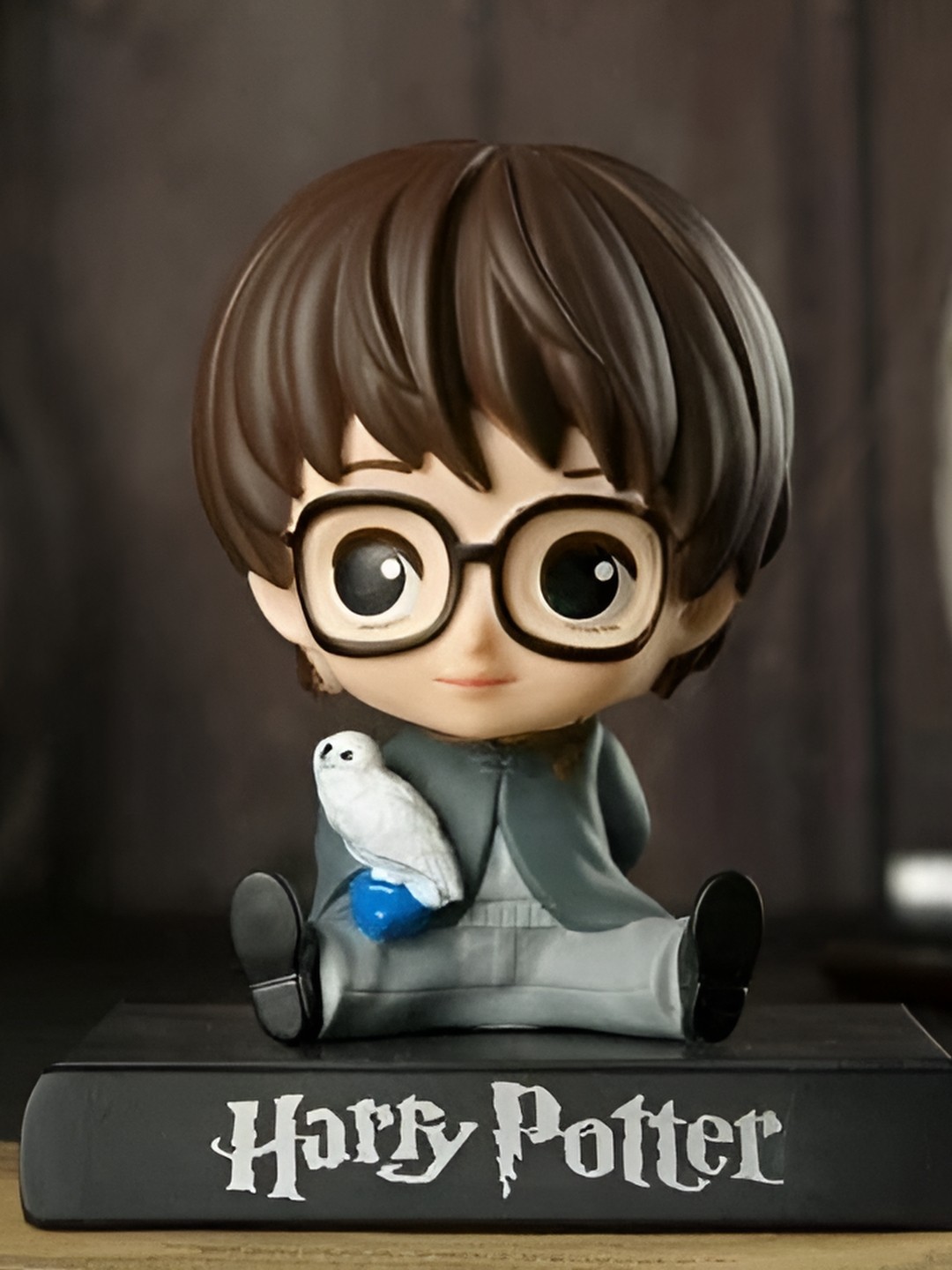 

Elegant Lifestyle Black & Grey Figurine Showpiece