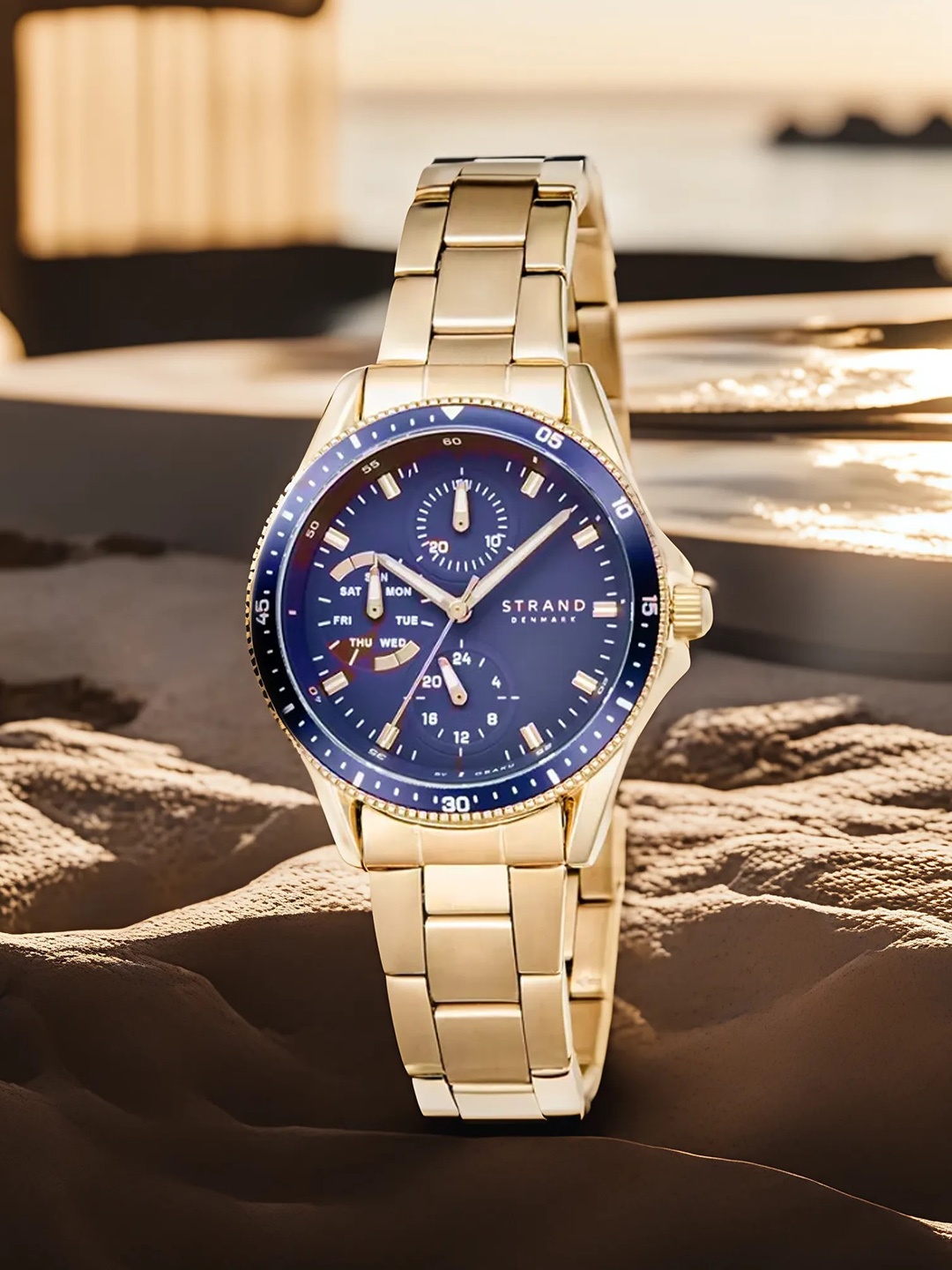 

STRAND BY OBAKU Women Textured Dial & Stainless Steel Straps Analogue Watch S745LMGLSG, Blue