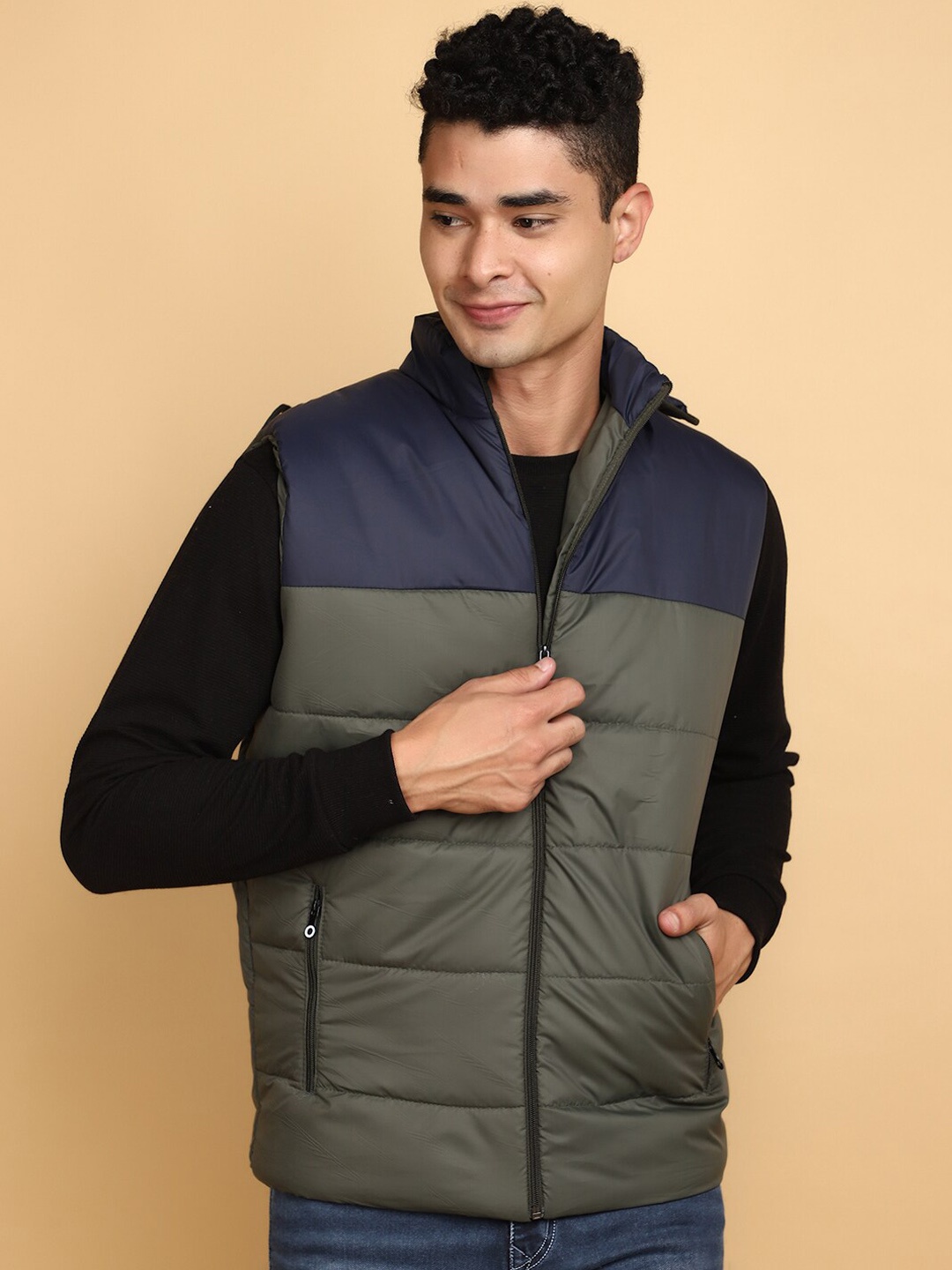 

V-Mart Colourblocked Mock Collar Sleeveless Cotton Lightweight Puffer Jacket, Green