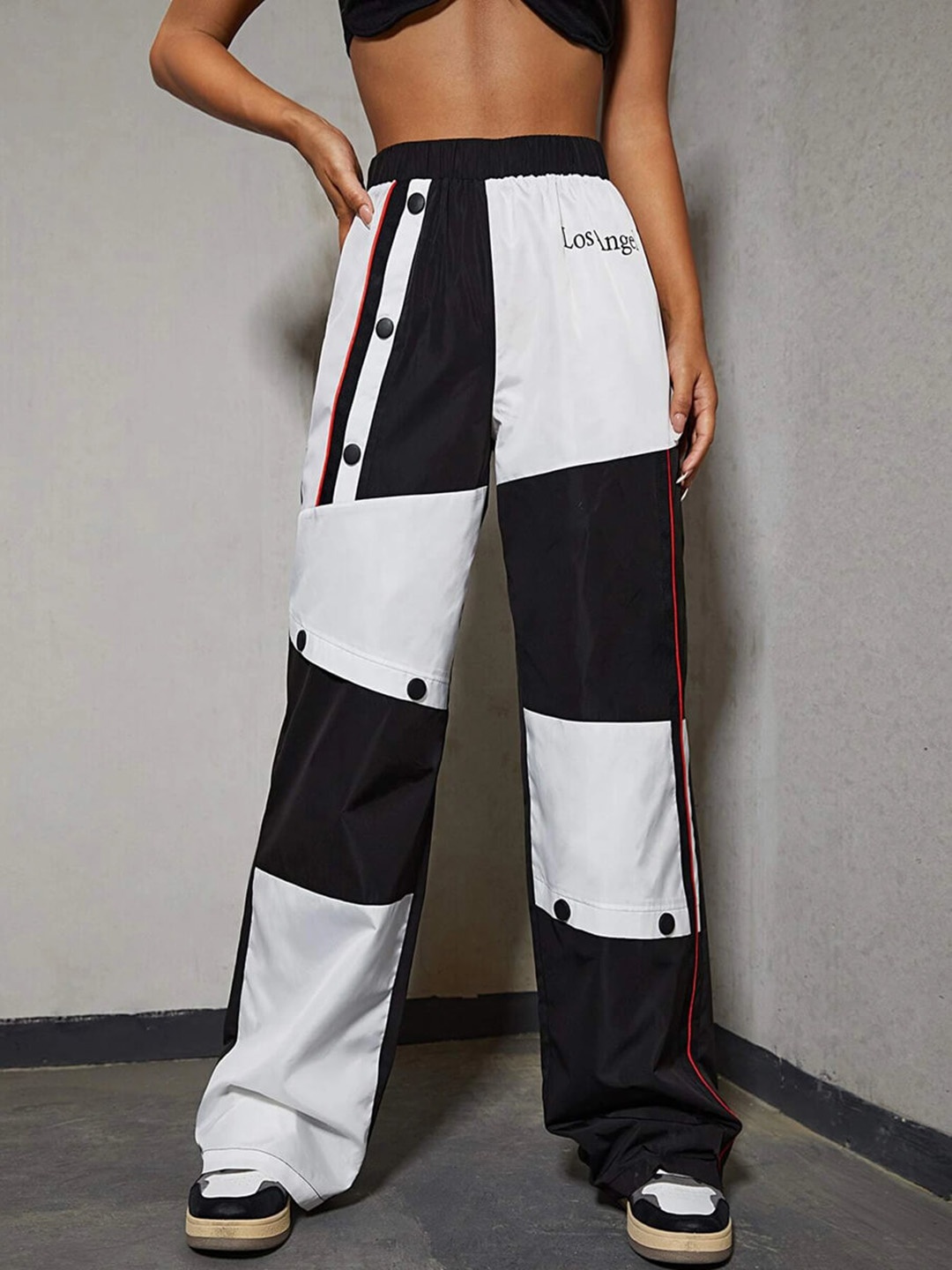 

TABADTOD Women Mid-Rise Relaxed Fit Colourblocked Parallel Trousers, Black