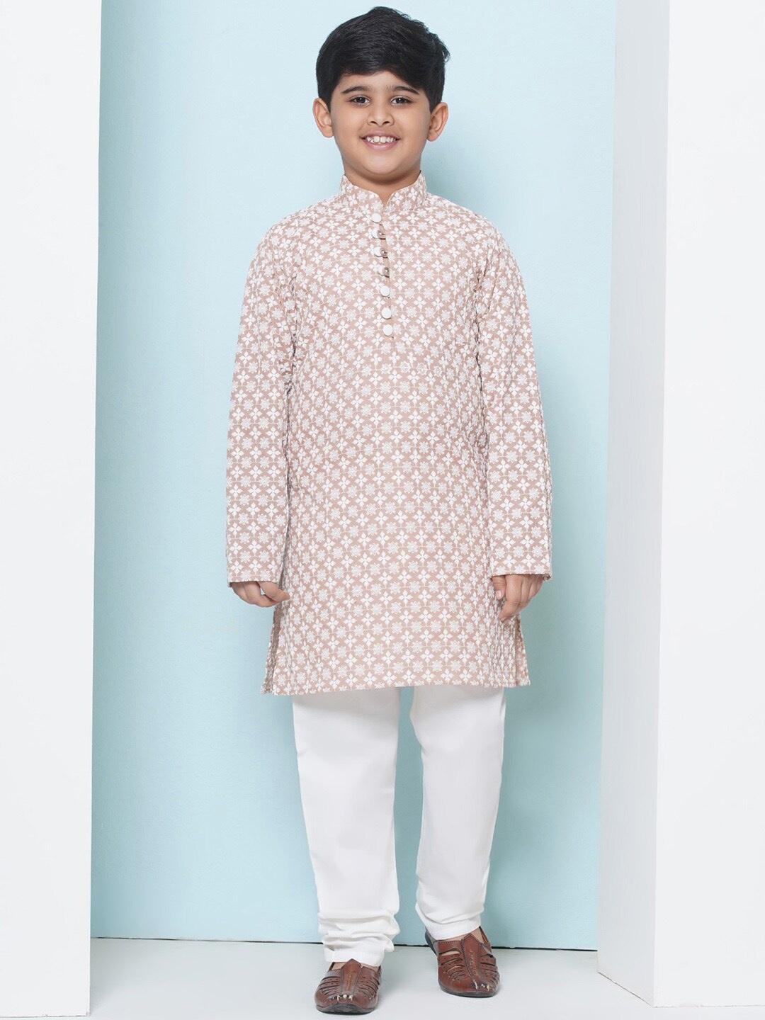 

Aj DEZInES Boys Ethnic Motifs Embroidered Pure Cotton Kurta With Trousers, Peach