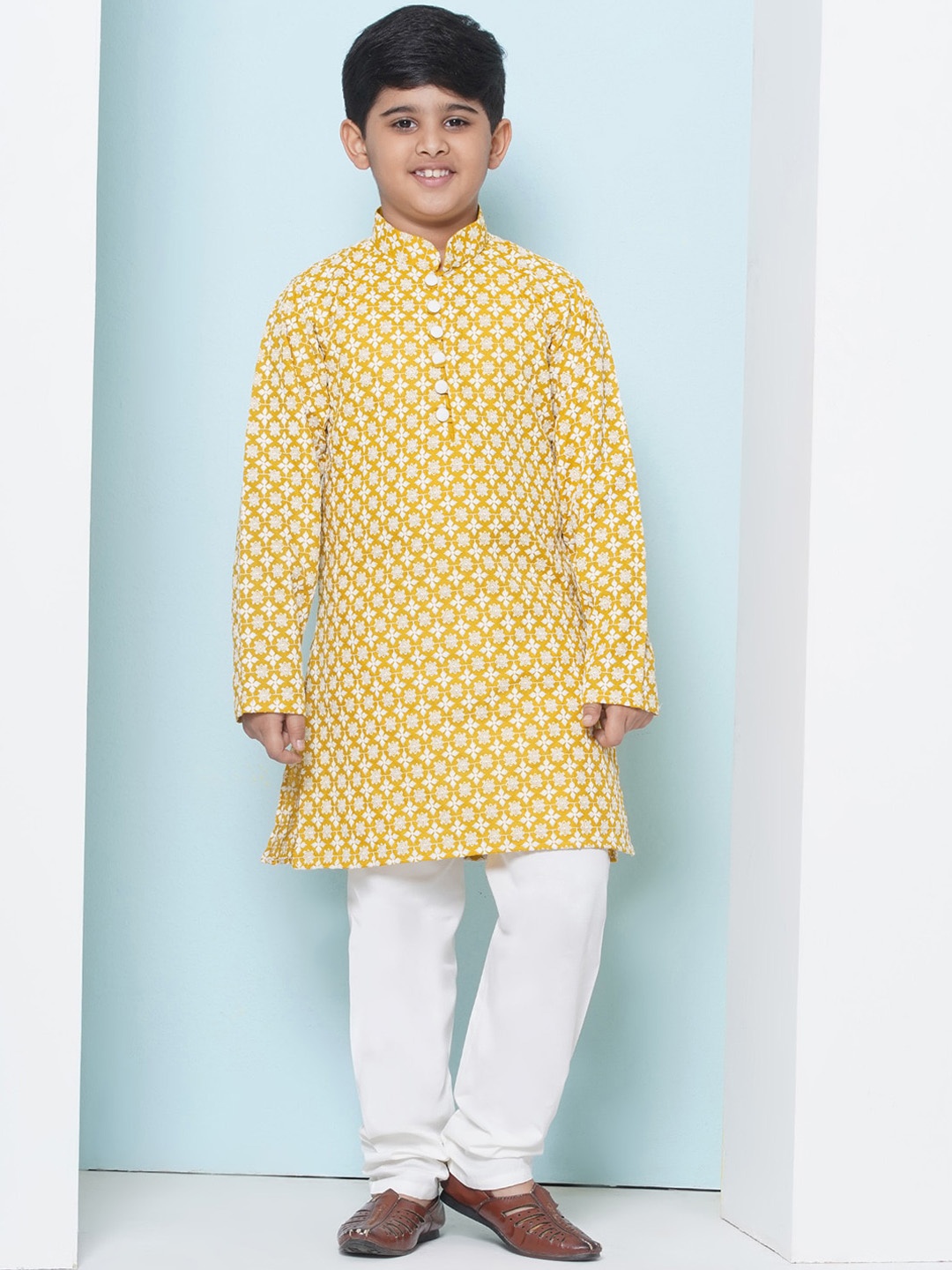 

Aj DEZInES Boys Ethnic Motifs Embroidered Pure Cotton Kurta With Trousers, Mustard