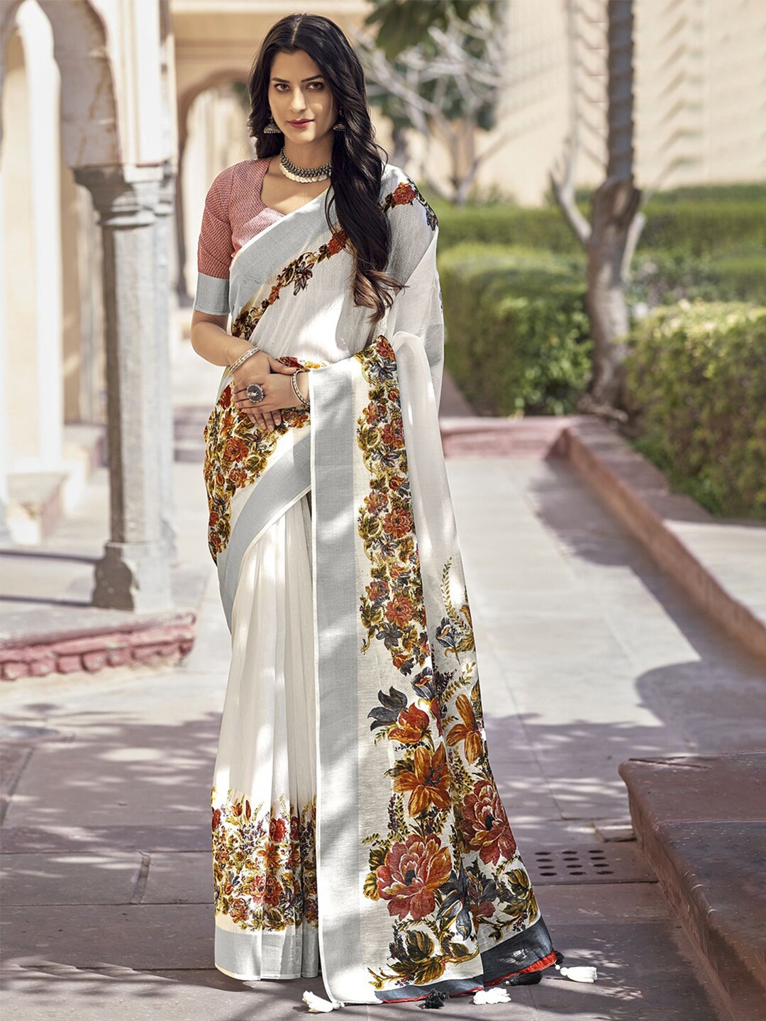 

Satrani Floral Printed Cotton Blend Zari Fusion Saree, White