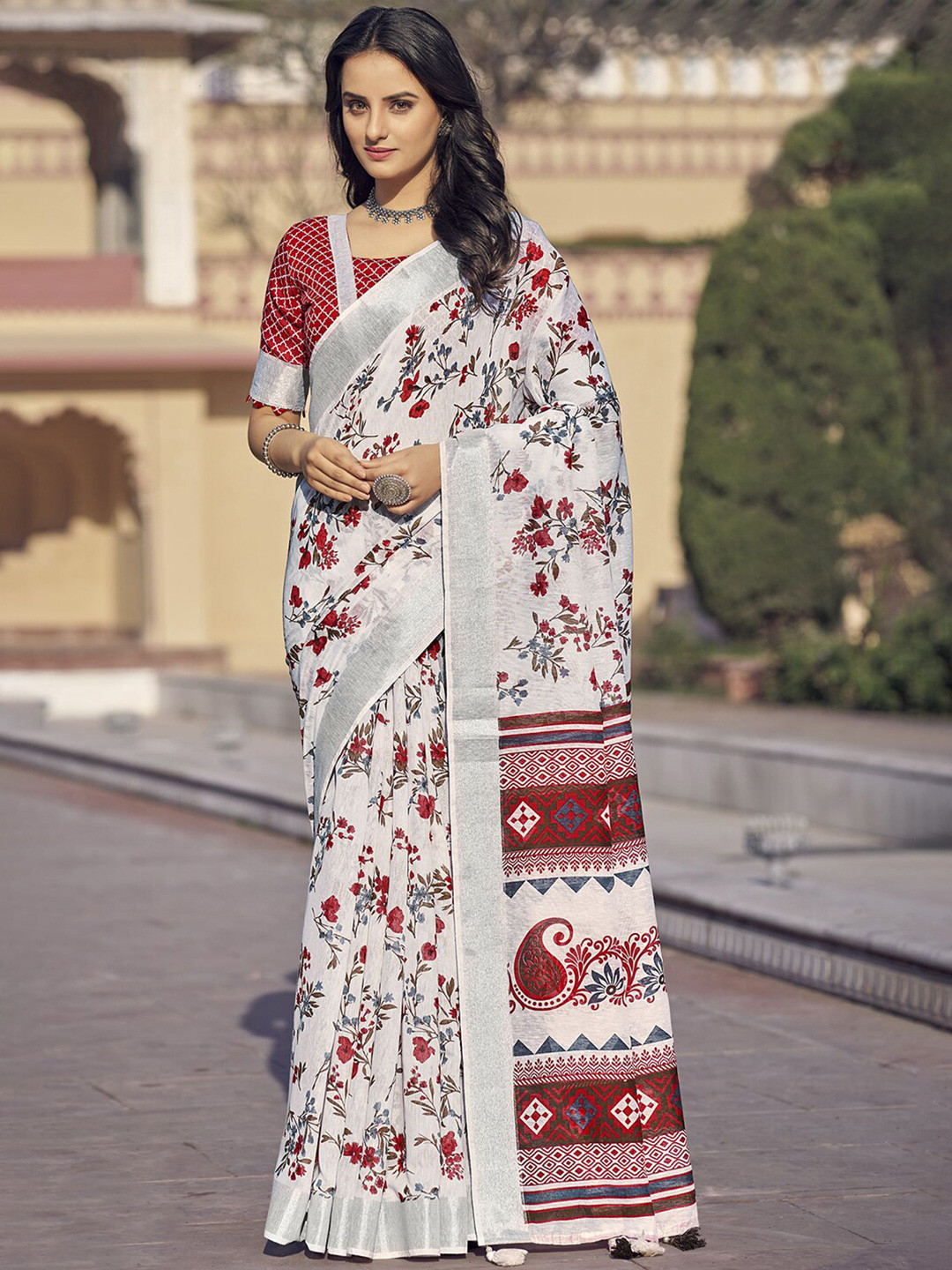 

Satrani White Floral Printed Zari Saree