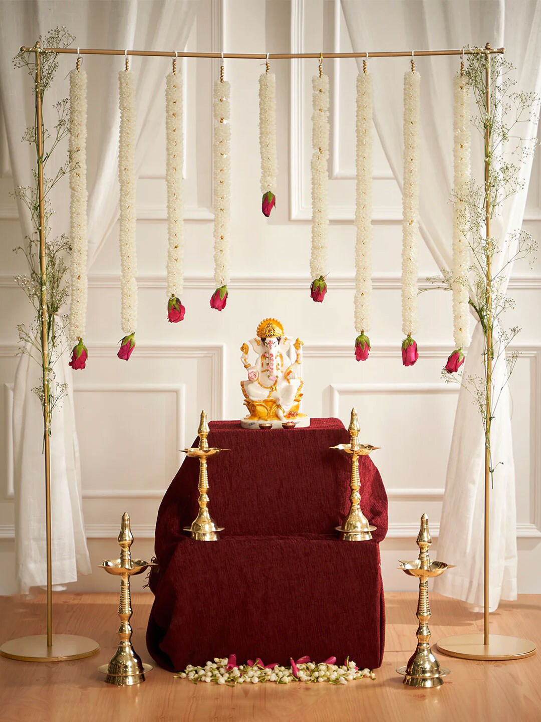 

DecorTwist Gold Toned Metal Backdrop Stand Organiser