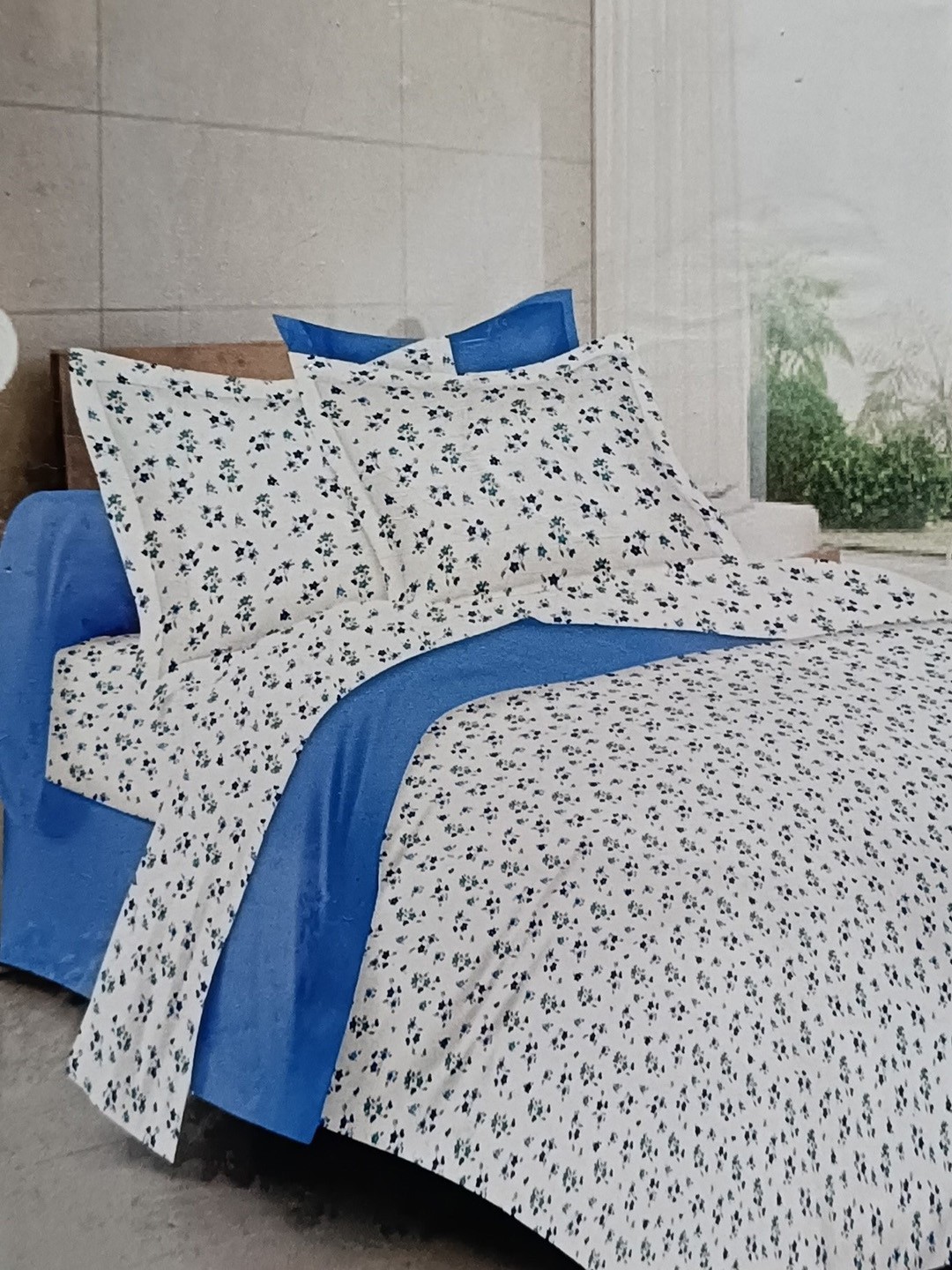 

Signature White & Blue 4 Pieces Floral Printed Pure Cotton Bedding Set