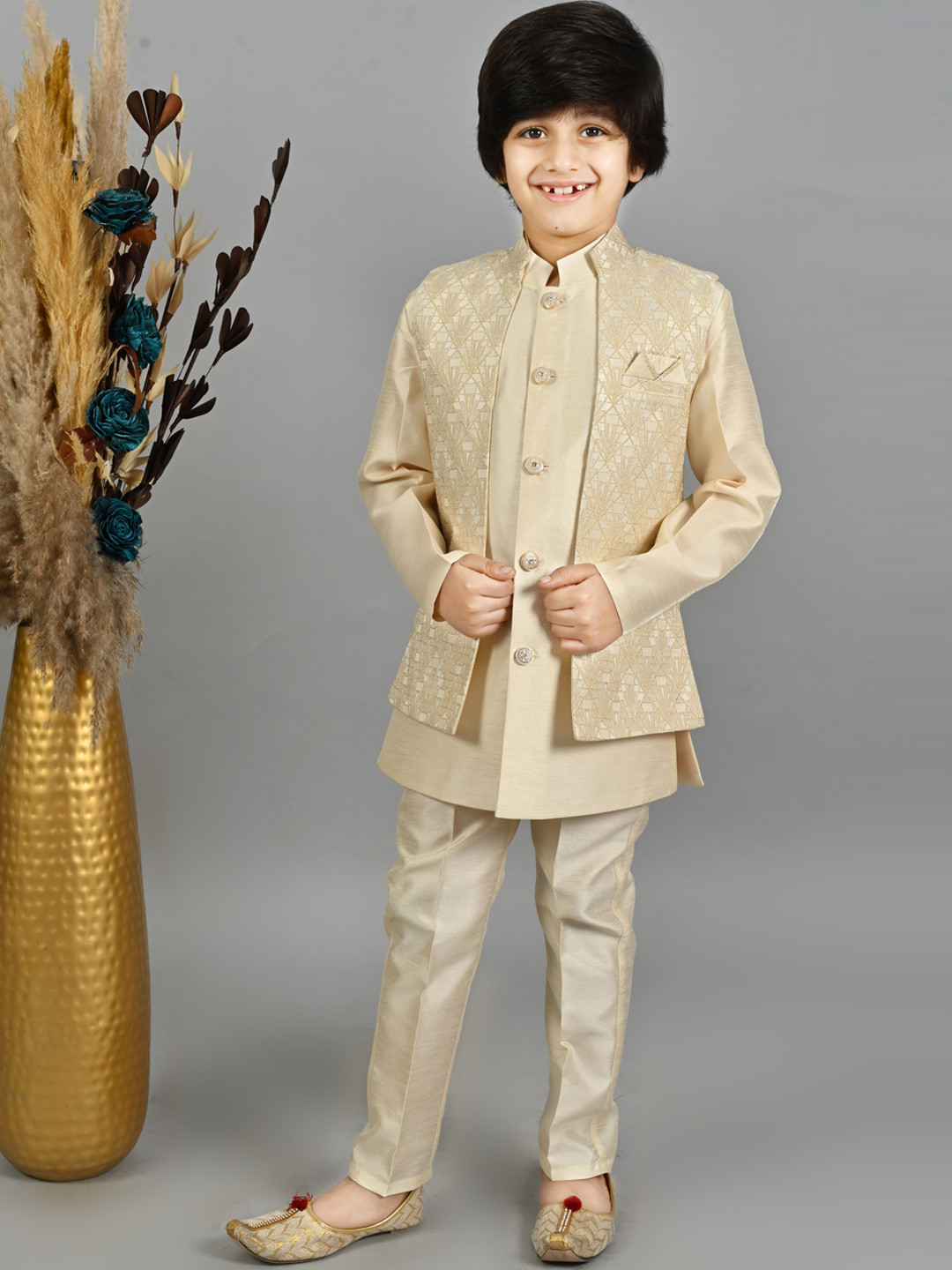 

ahhaaaa Boys Ethnic Motifs Embroidered Regular Kurta With Trousers & Nehru Jacket, Gold