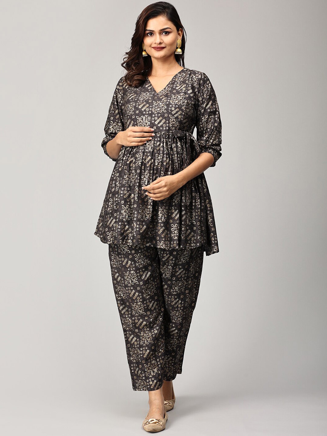 

The Mom Store Ethnic Motifs Printed Empire Maternity and Nursing Kurta With Trousers, Grey
