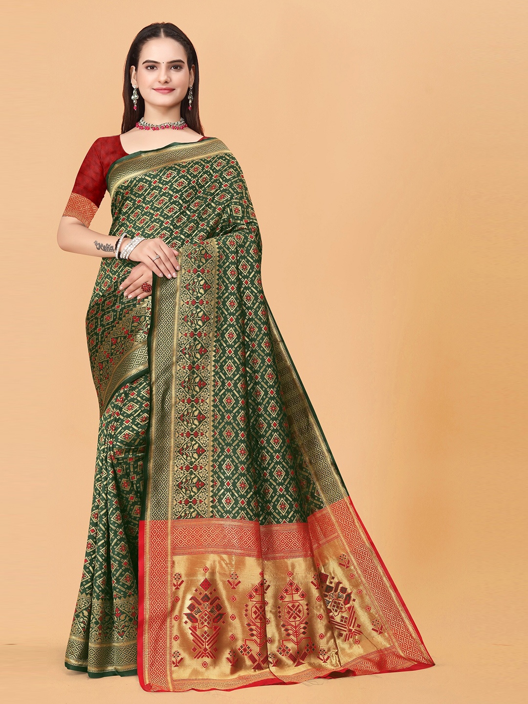 

MUKHITA Ethnic Motifs Woven Design Zari Banarasi Saree, Green