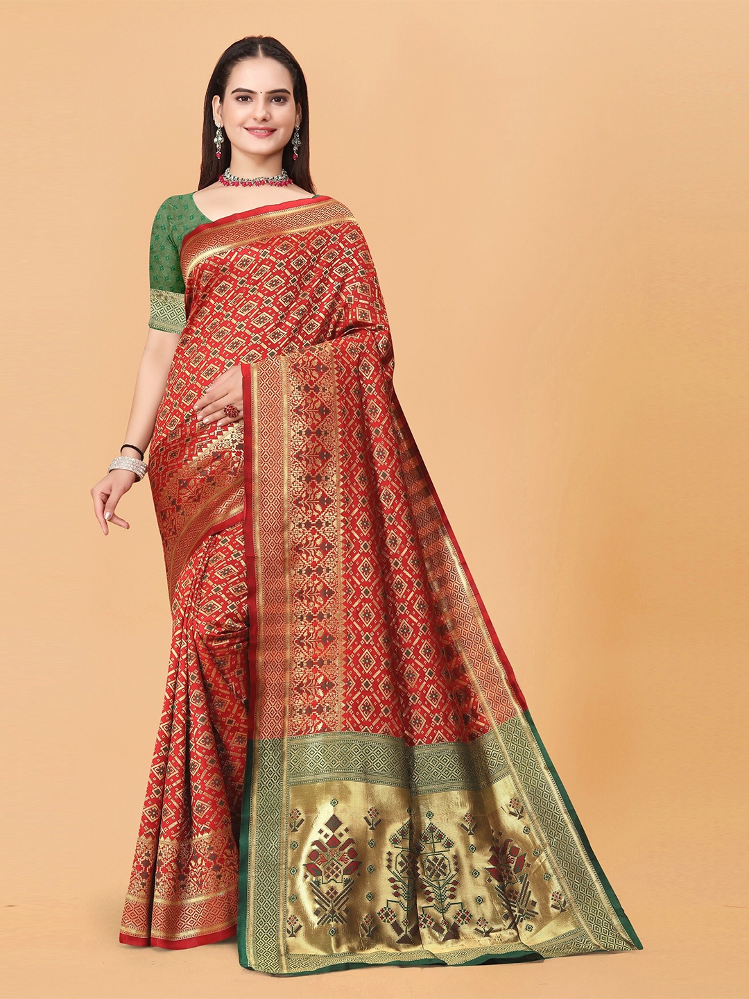 

MUKHITA Woven Design Banarasi Saree, Maroon